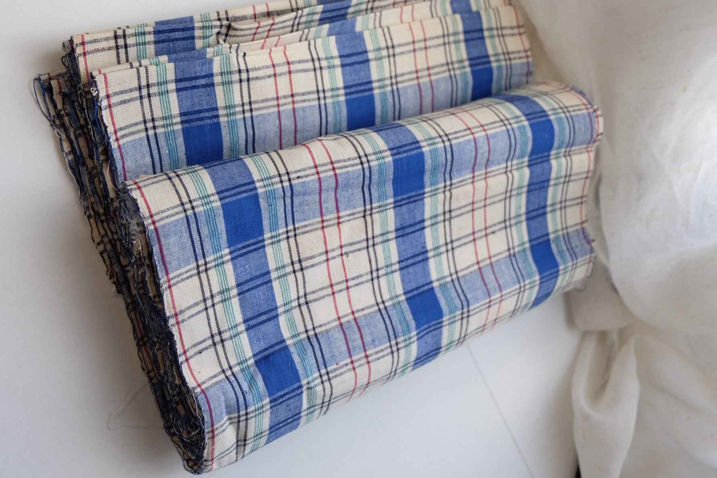 White & Indigo Plaid with Delicate Color Threads Tǔbù - BUBBO