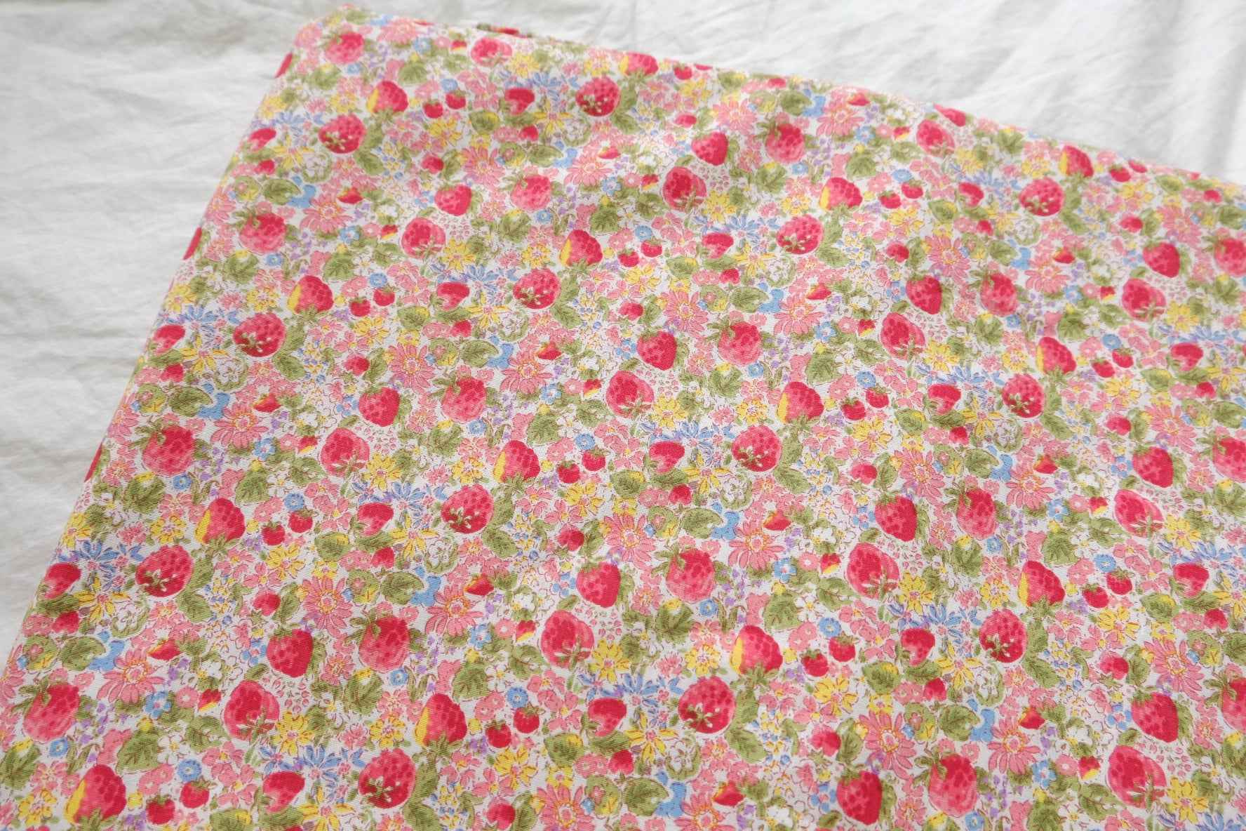 Strawberry Floral 40s Cotton Poplin Fabric - 2.19 yd