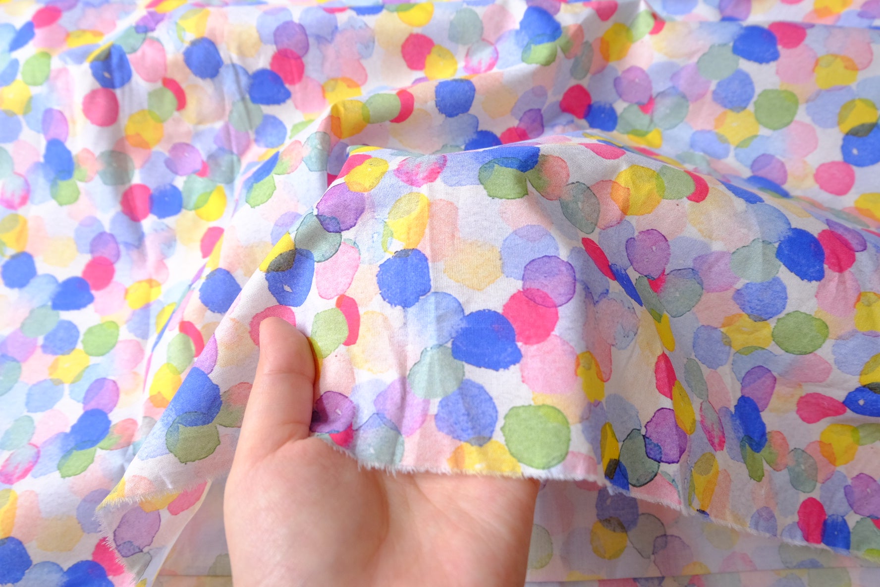Watercolor Confetti Dot Lightweight Cotton Lawn — 3.28 yd