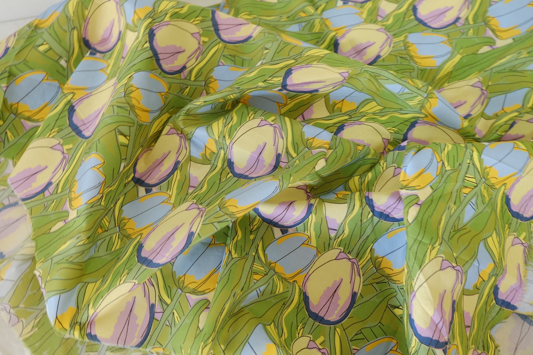 Tulip Garden Cotton Lawn Fabric – Retro Botanical Floral Print (1.9 yd Cut)