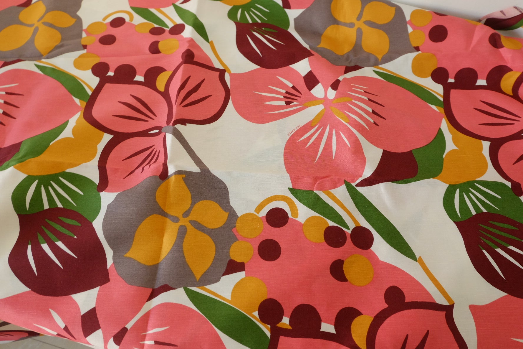 Designer Deadstock Bold Floral Linen Fabric – 1.6 yd