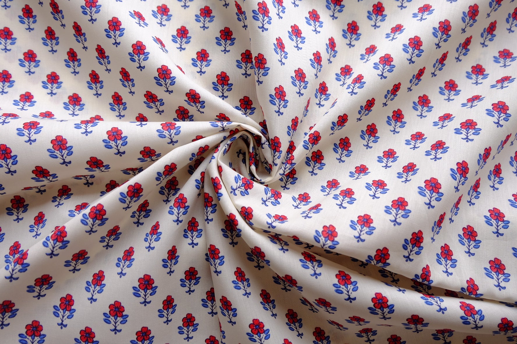 Red & Blue Ditsy Floral Cotton Poplin – 3.3 yd