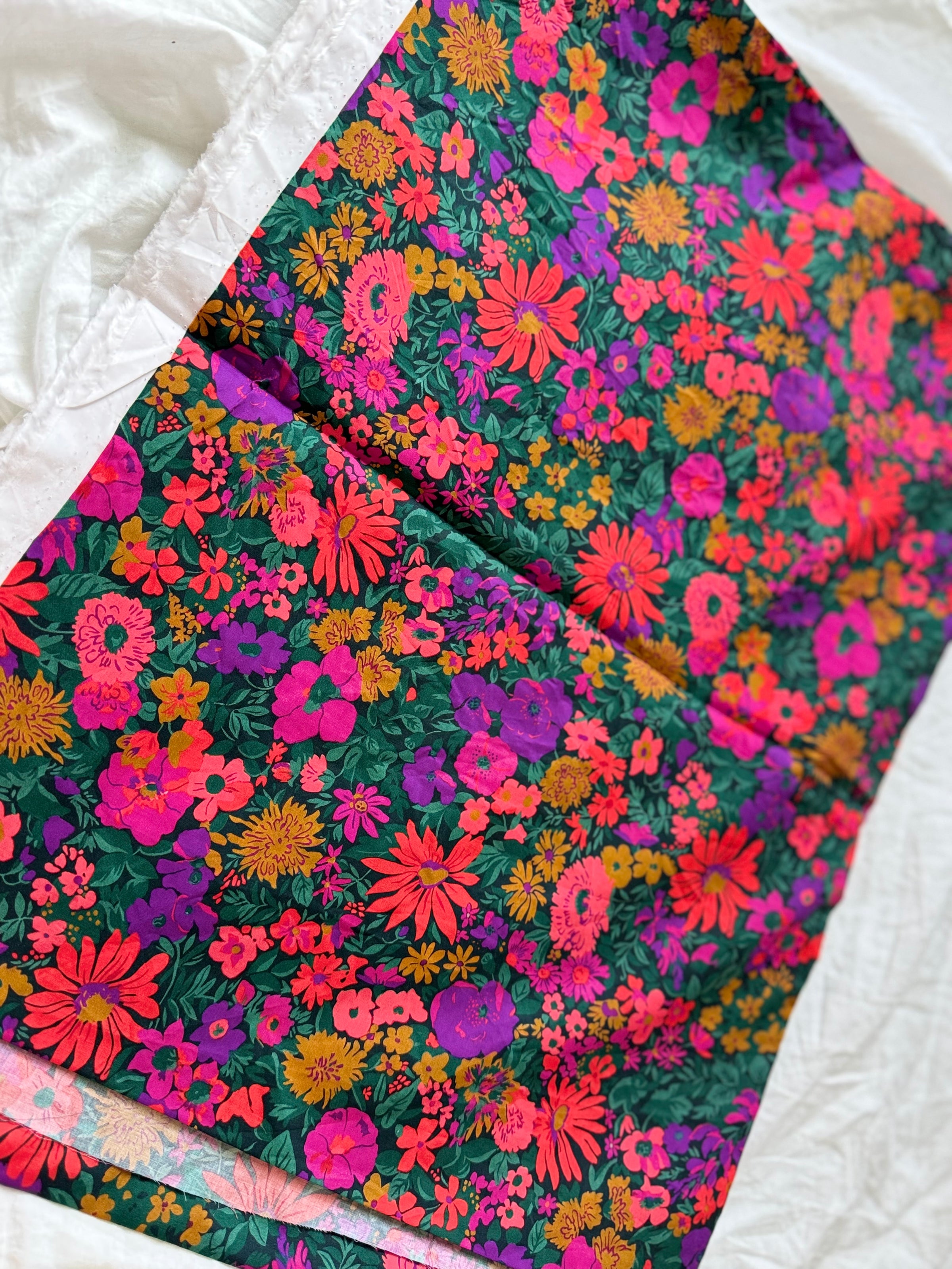 Italian Garden Floral Cotton Lawn Fabric — 2.02 yd