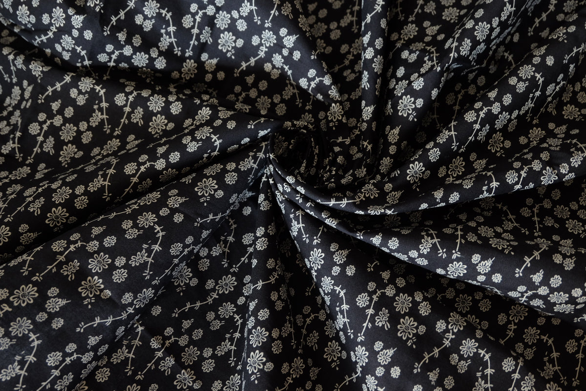 Midnight Daisy – Black & Ivory Floral Cotton Fabric – 2.2 yd