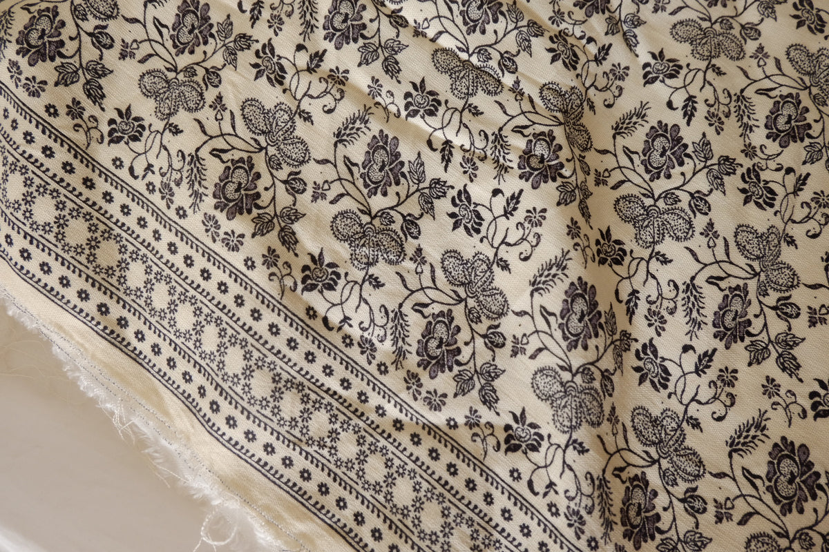 Vintage Black Floral Border Print Cotton Linen Blend – 3.3 yd