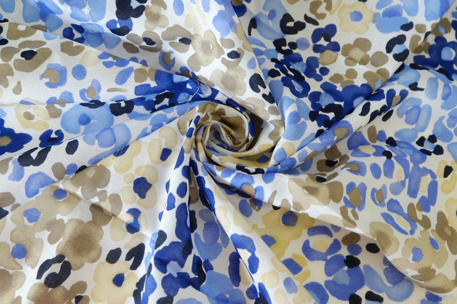Blue Abstract Floral Lightweight Cotton Fabric – 3.3 yd