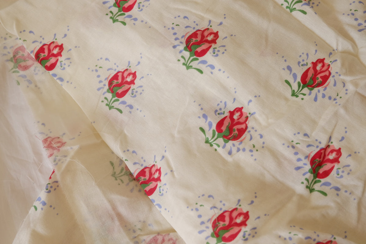 Little Red Roses – Soft Double Cotton Gauze – 1.9 yd
