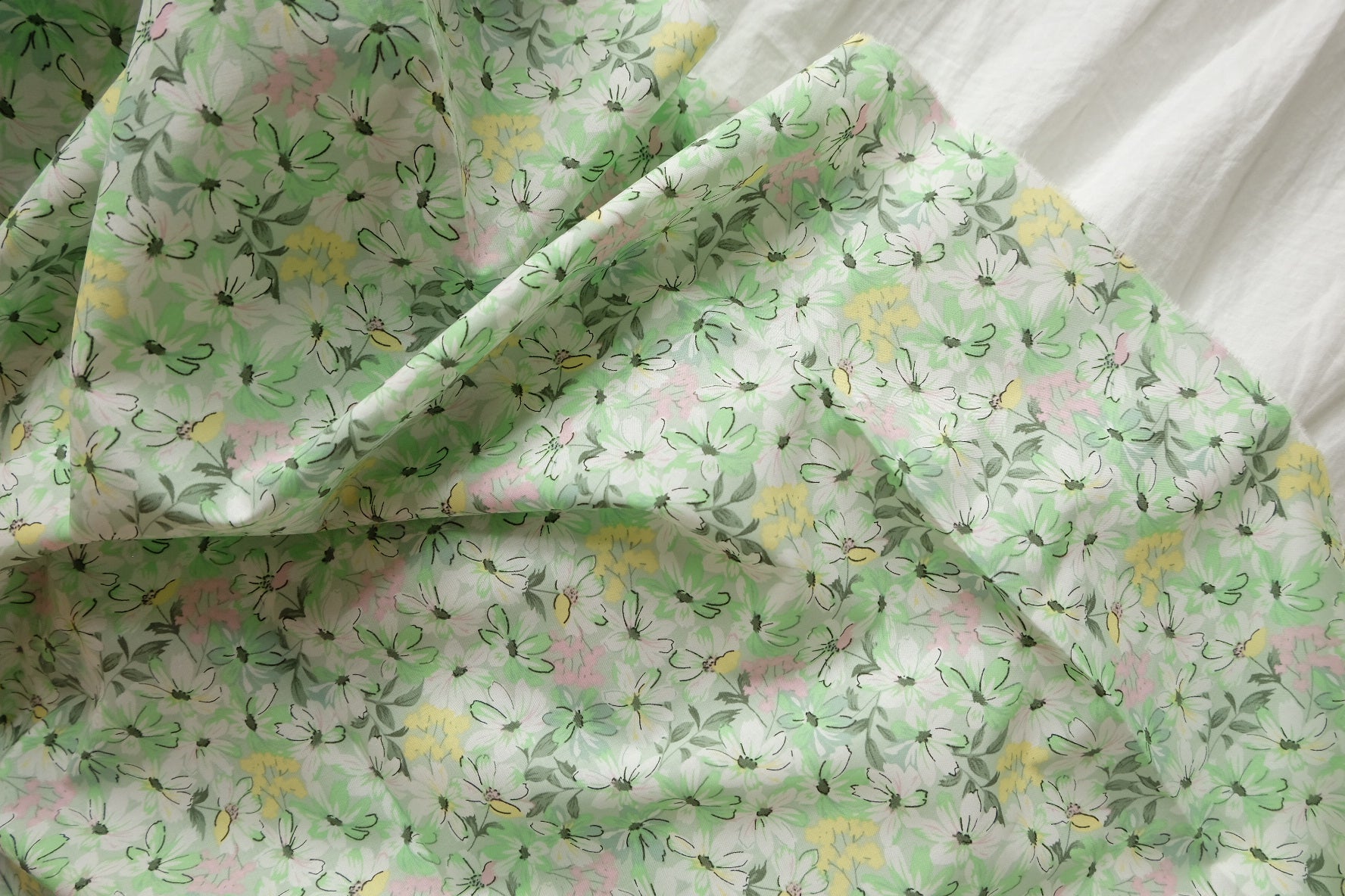 Green Summer Daisy Cotton Poplin Fabric — 2.19 yd