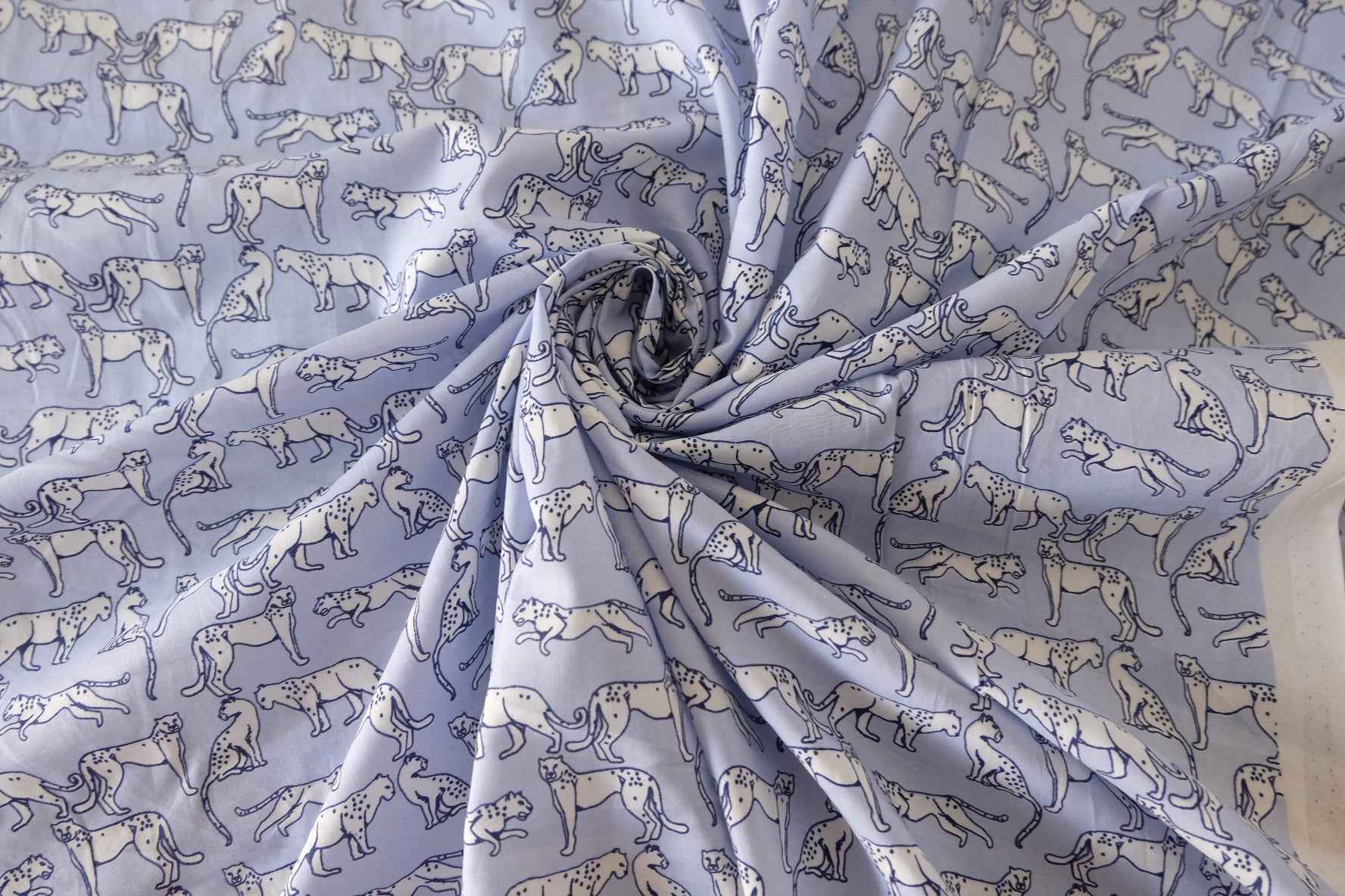 Cheetah Line Drawing 60s Cotton Poplin Fabric – 2.2 yd