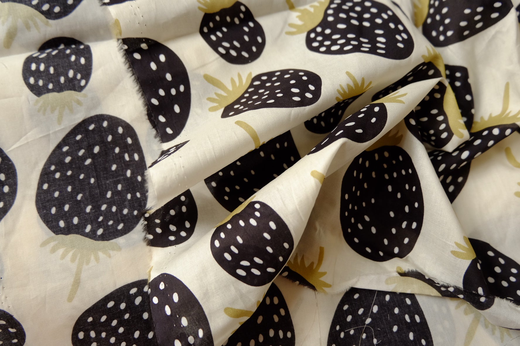Cream Blackberry 80s Cotton Poplin Fabric 2.2 Yards