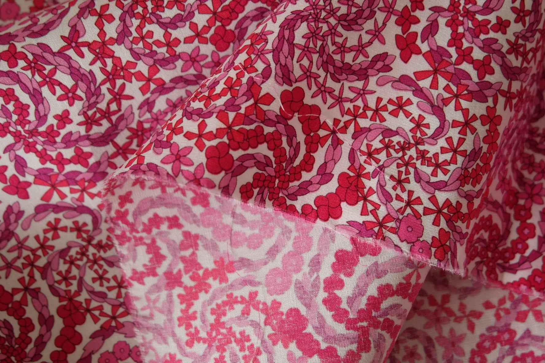 Pink Red Vine Floral Cotton Poplin Fabric – 2.2 Yards