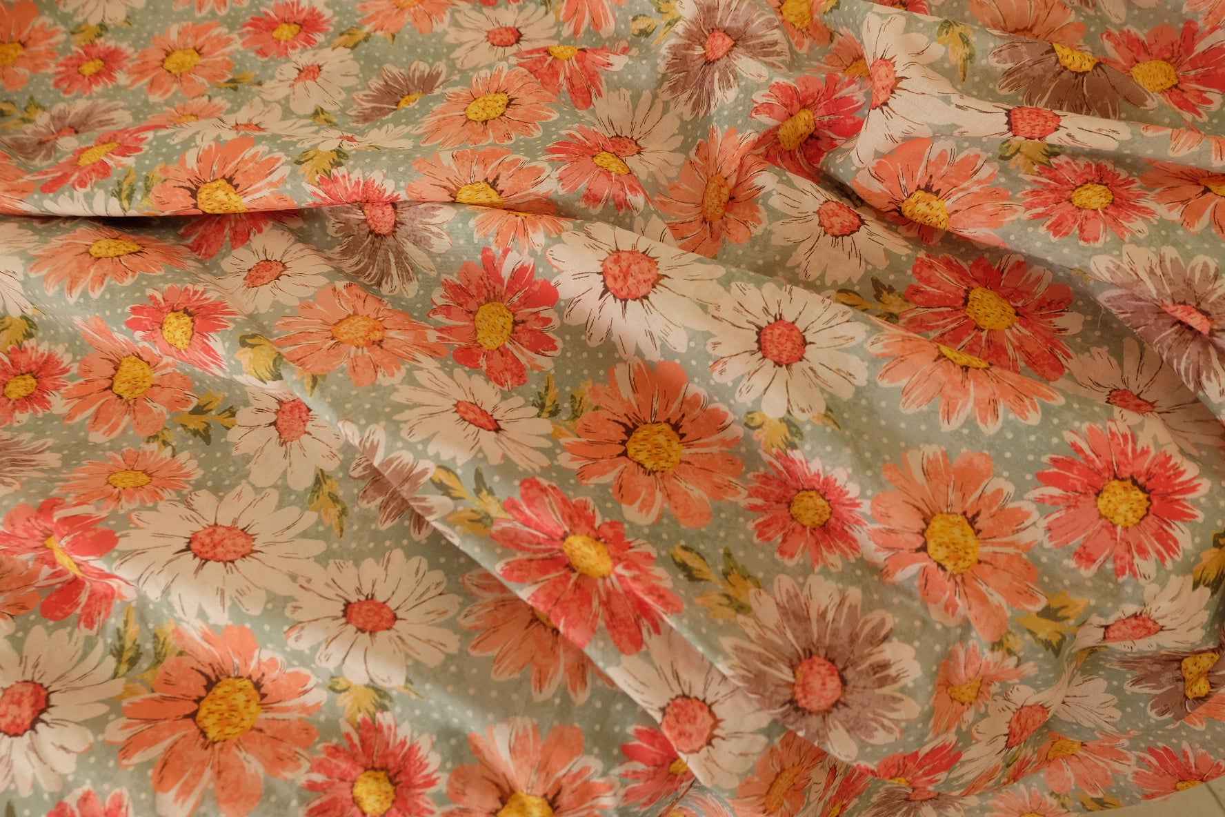 Vintage Daisy Lightweight Cotton Lawn Fabric – 2.5 yd