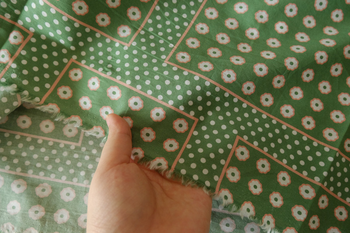 Green Daisy Patchwork – Vintage Floral Cotton Fabric – 2.19 yd