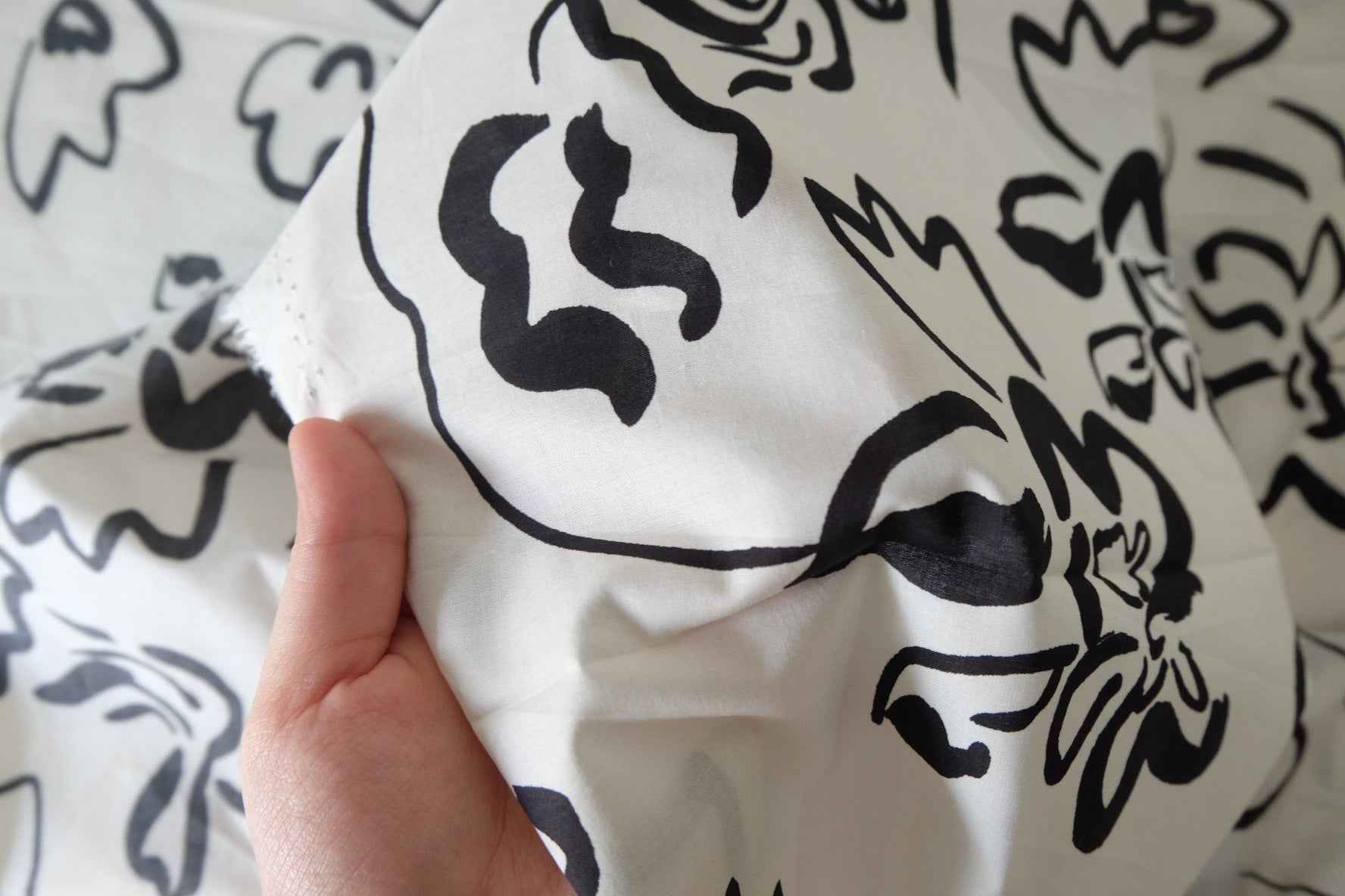 Monochrome Abstract Floral 60s Cotton Poplin Fabric – 2.2 yd