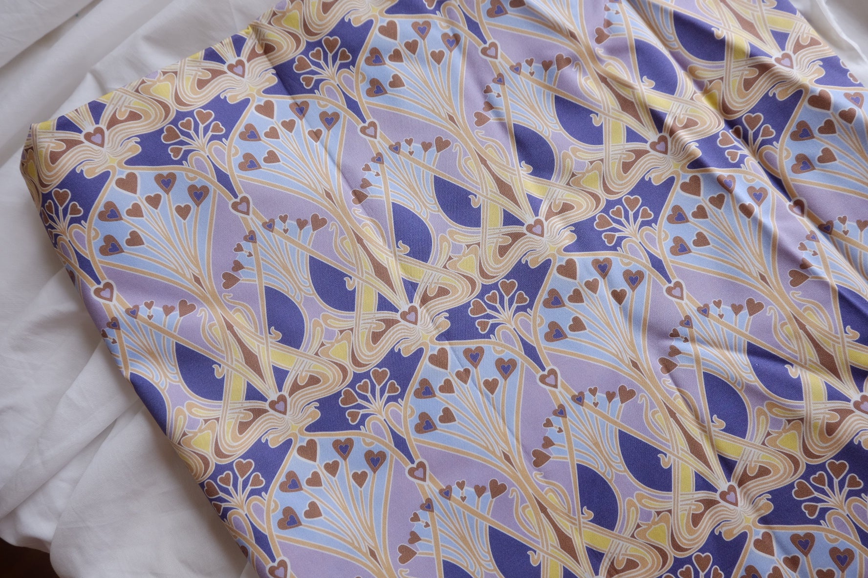 Art Nouveau 100s Cotton Lawn – 2.2 yd