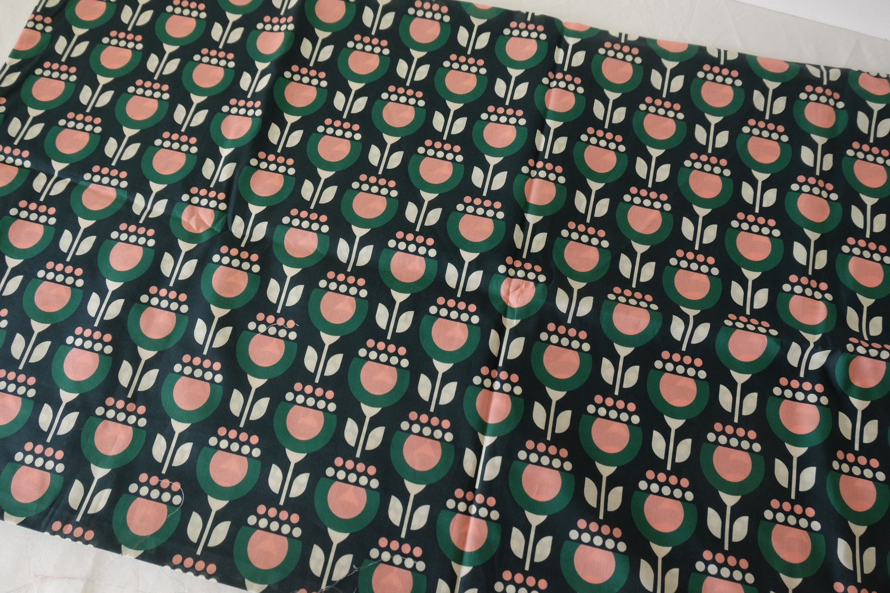 Retro Geometric Floral Cotton Lawn Fabric – 1.6 yd