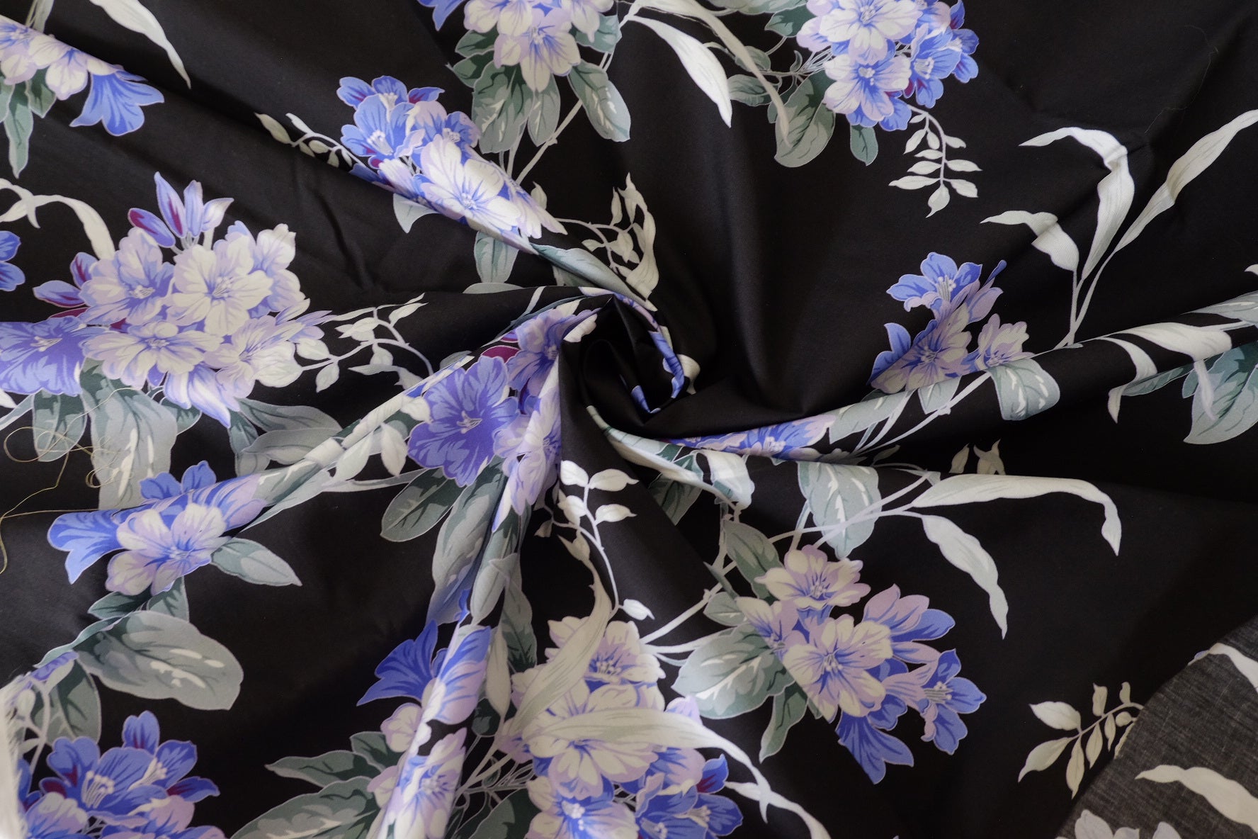 Blue Floral Border Cotton Poplin Fabric – 3.3 yd
