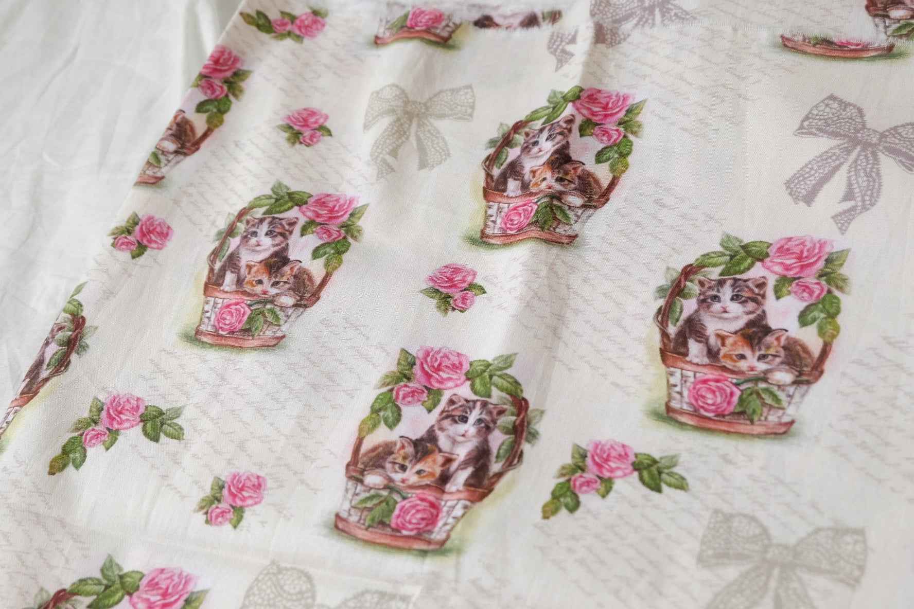 Kittens & Roses Quilting Cotton, 20s Plain Weave, 1.09 Yards