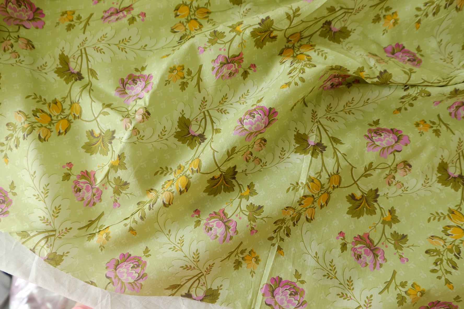 Soft Green Vintage Floral Cotton Lawn Fabric – 2.8 yd