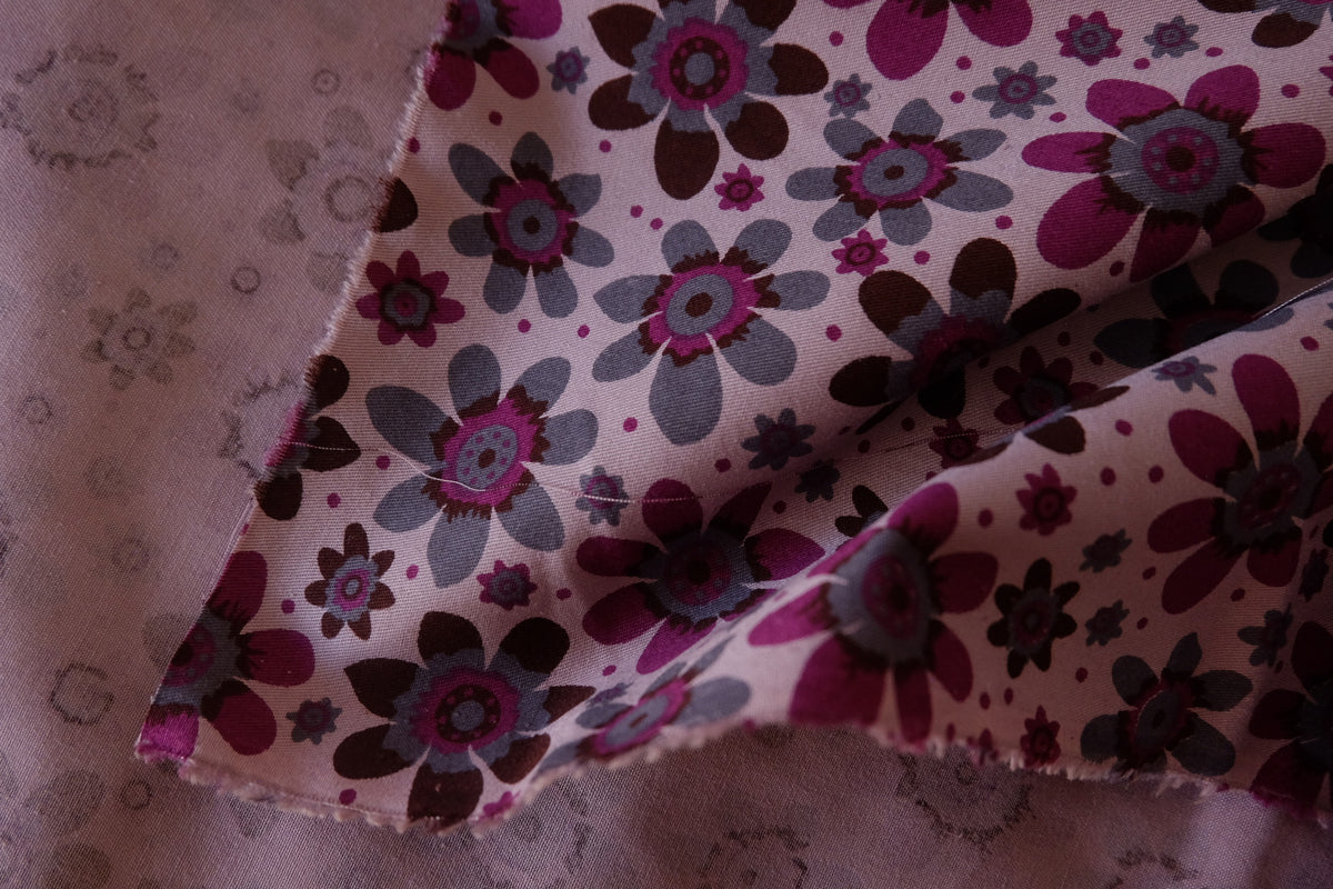 Retro Berry Daisy Soft Cotton Twill Fabric – 2.2 yd