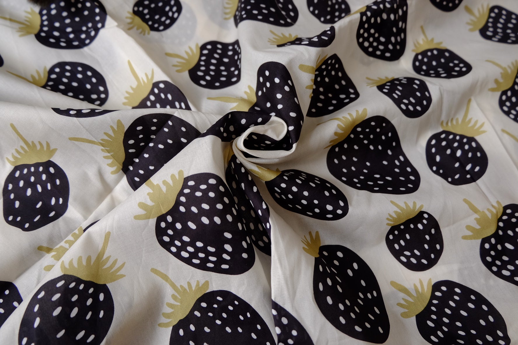 Cream Blackberry 80s Cotton Poplin Fabric 2.2 Yards