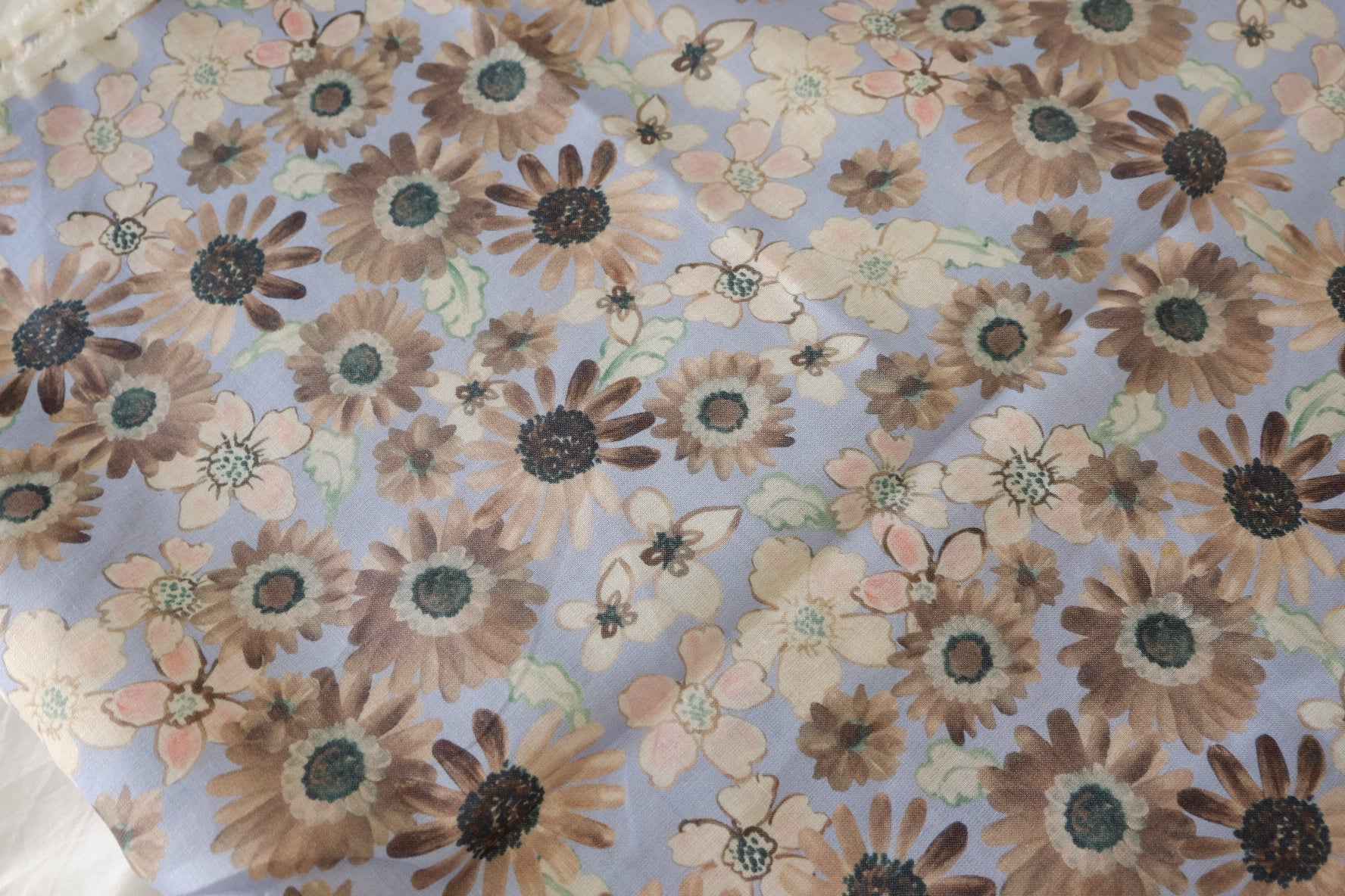 Linen Cotton Blend Fabric – Vintage Daisy Floral Print – 2.2 yd