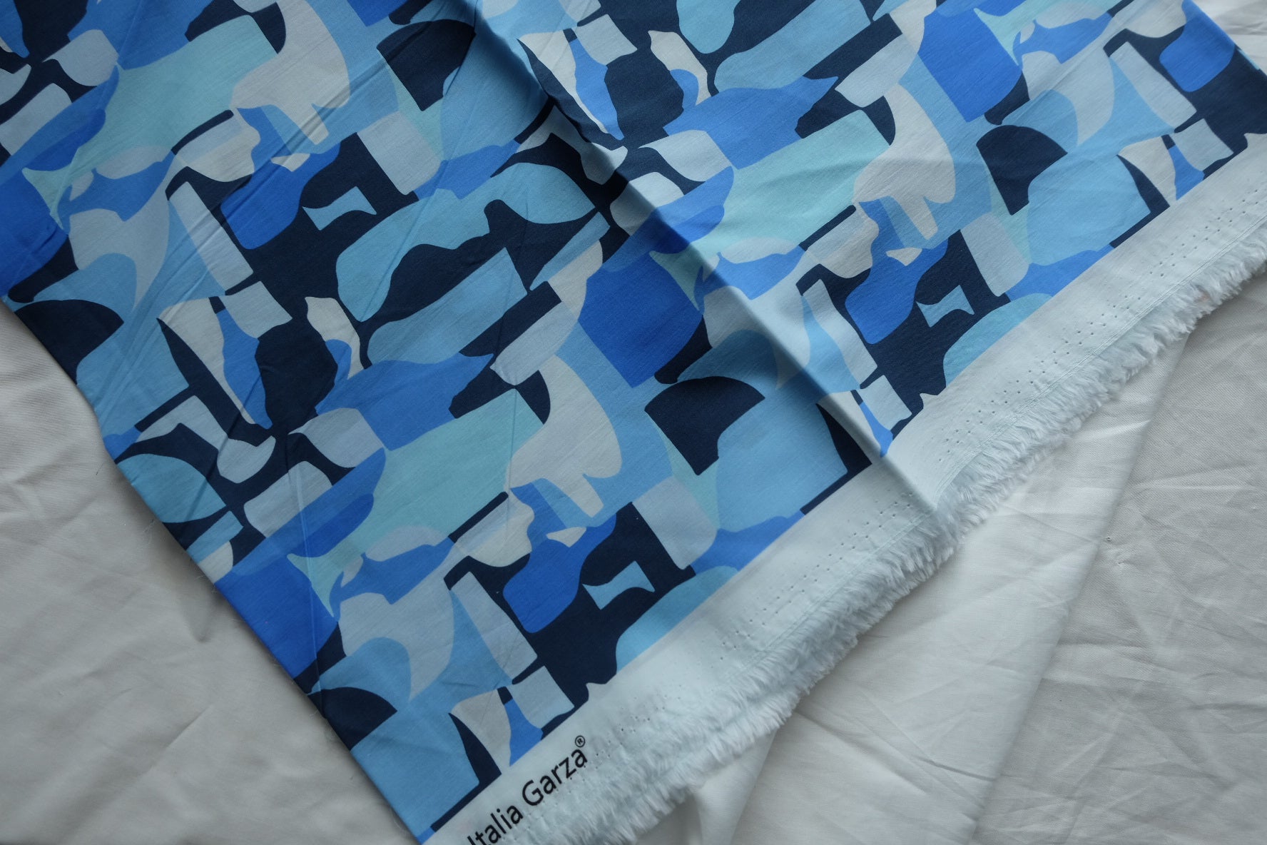 Abstract Blue Cotton Lawn – 3.3 yd