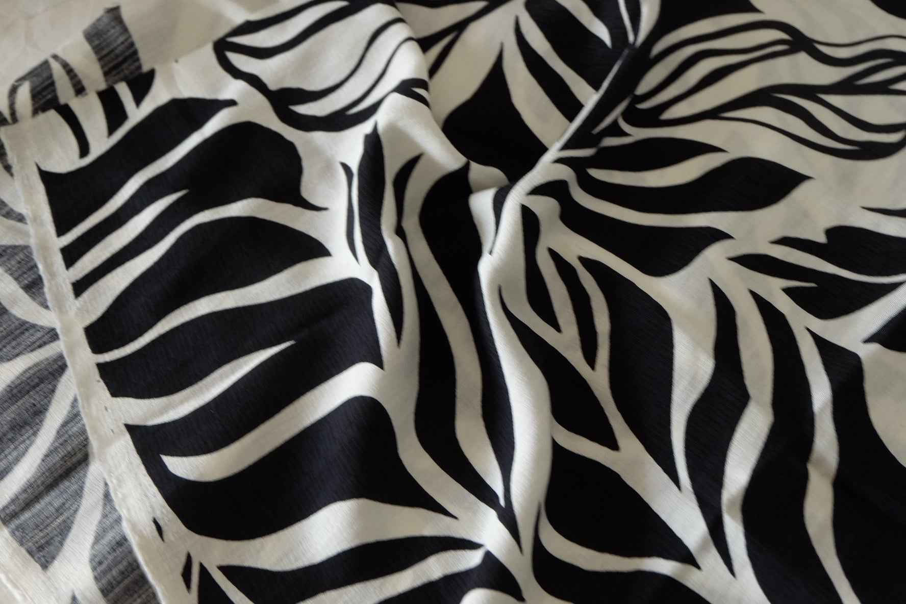 Black & White Abstract Leaf Tencel Cotton Fabric – 3.3 yd