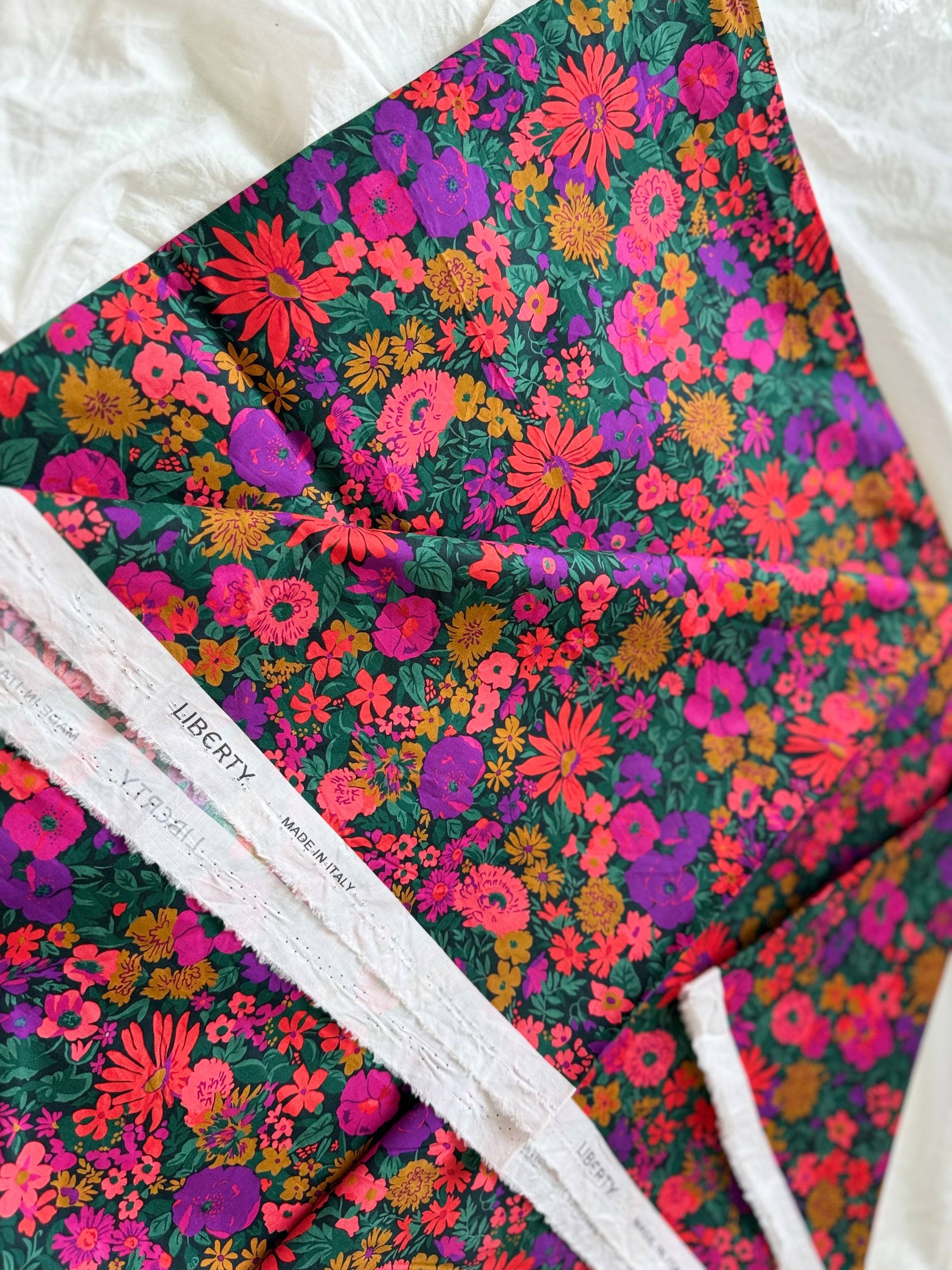 Italian Garden Floral Cotton Lawn Fabric — 2.02 yd