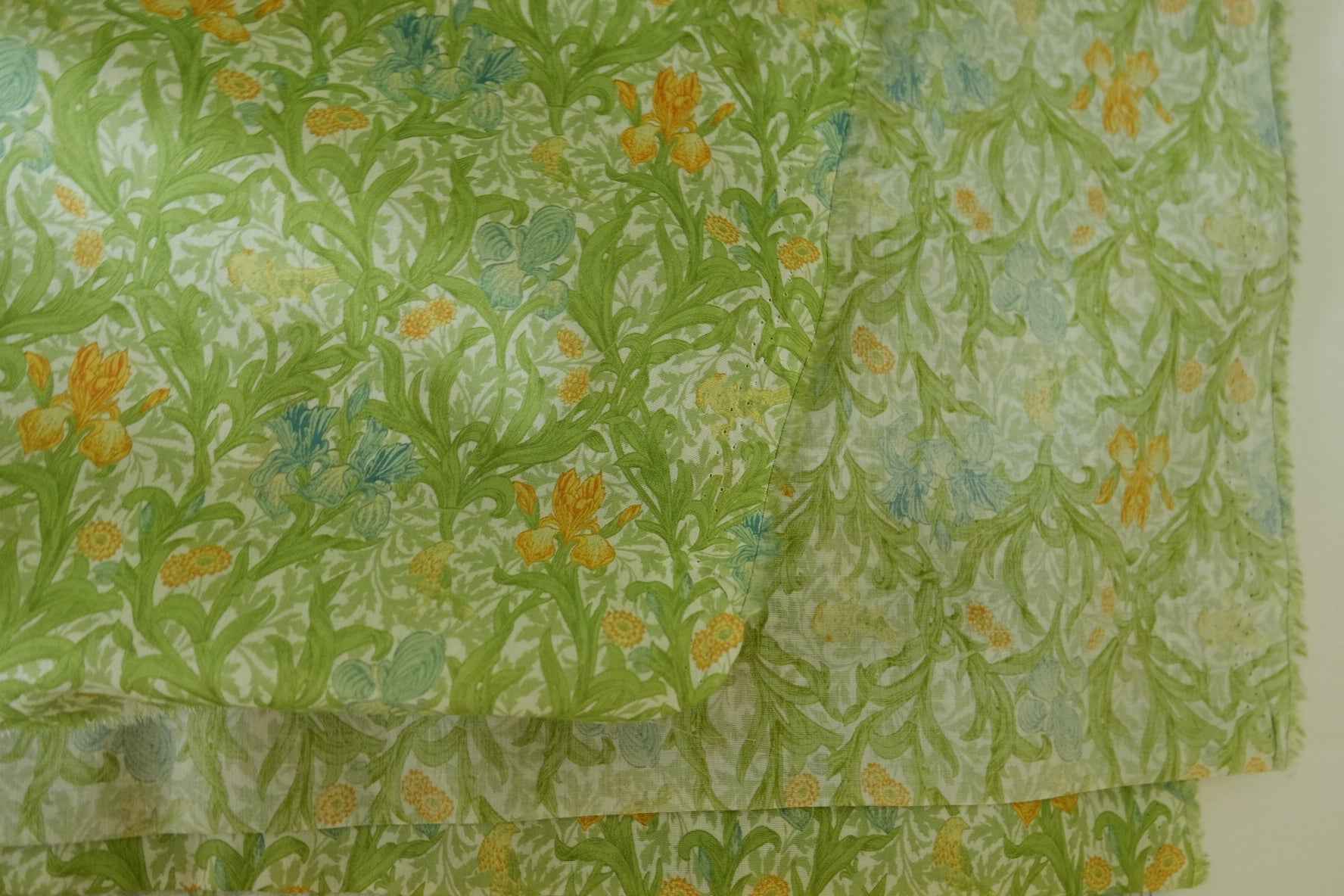 Green Botanical 100s Cotton Lawn Fabric – 3.3 yd