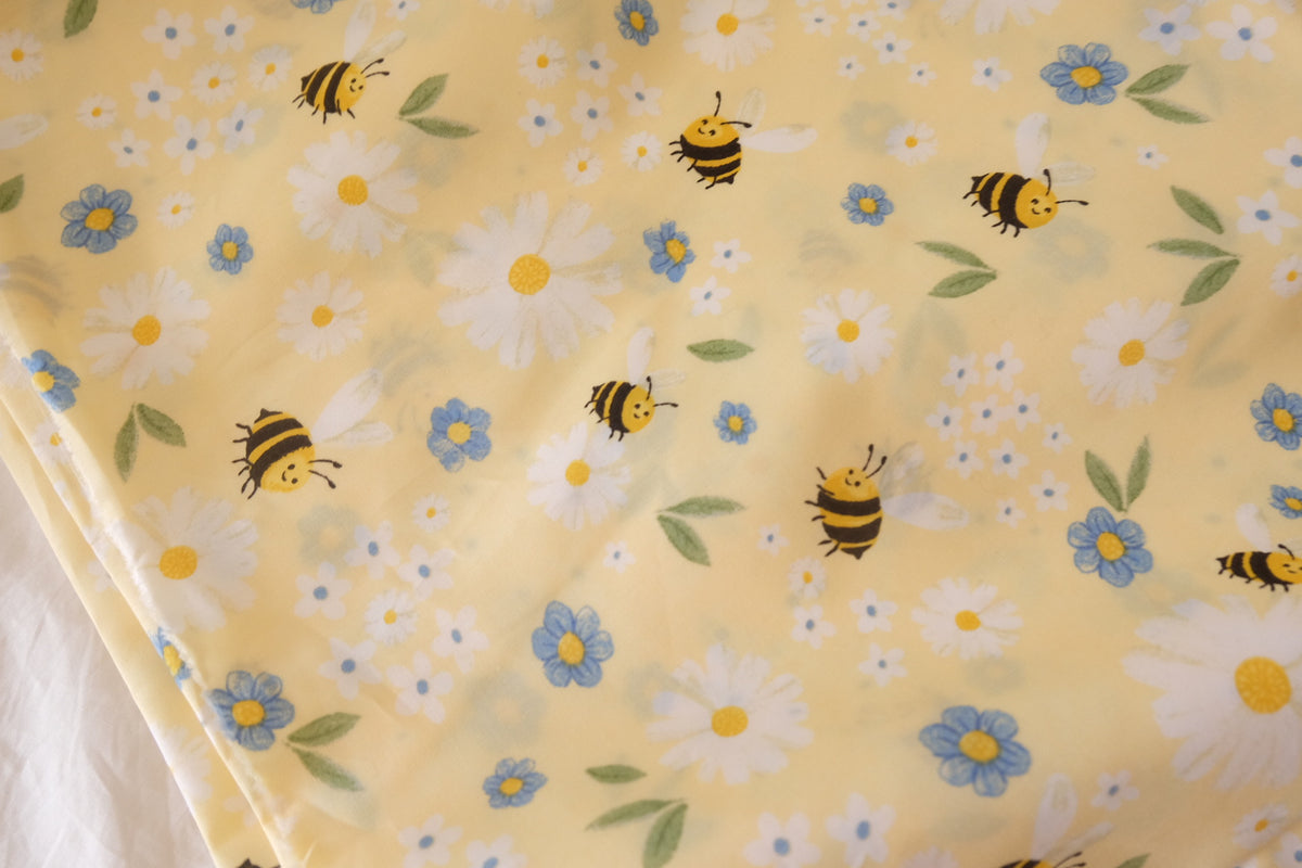 Honeybee Daisy Garden – Cotton Poplin Fabric | 3.3 Yards