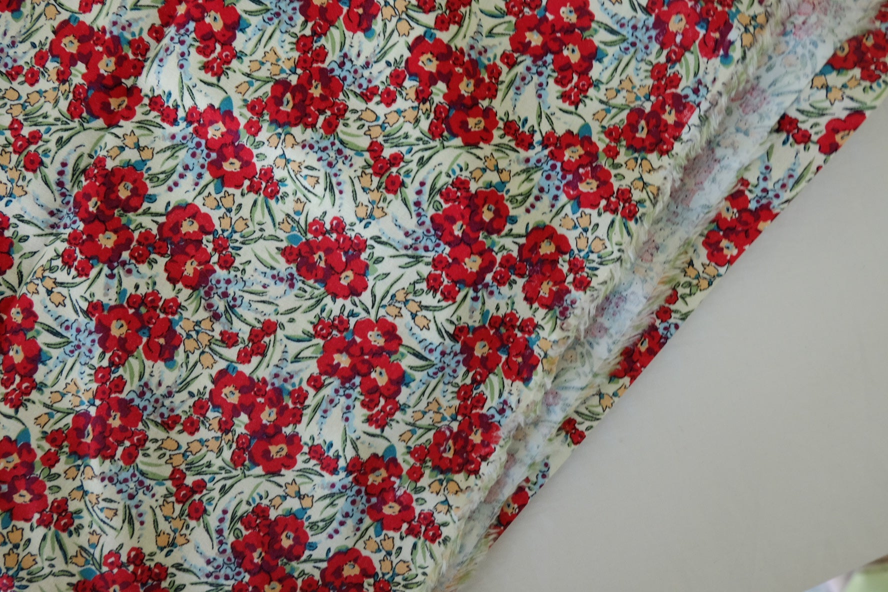 Red Ditsy Floral Lightweight Cotton Fabric – 2.2 yd