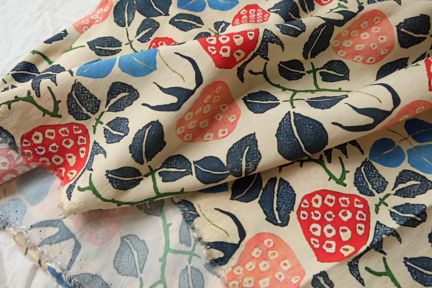 Strawberry Vine Cotton-Nylon Shirting Fabric — 2.19 yd