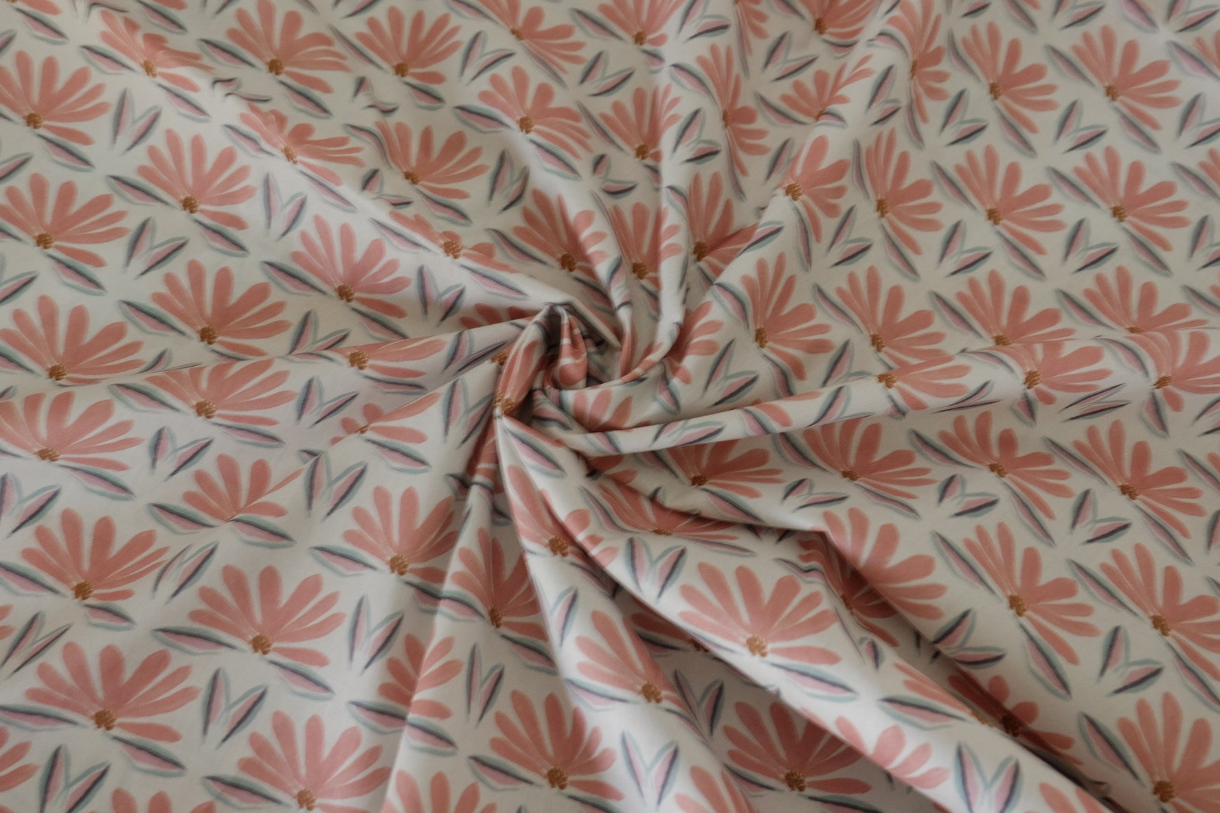 Soft Pink Daisy Cotton Lawn Fabric – Lightweight Floral Cotton Print – 2.5 yd
