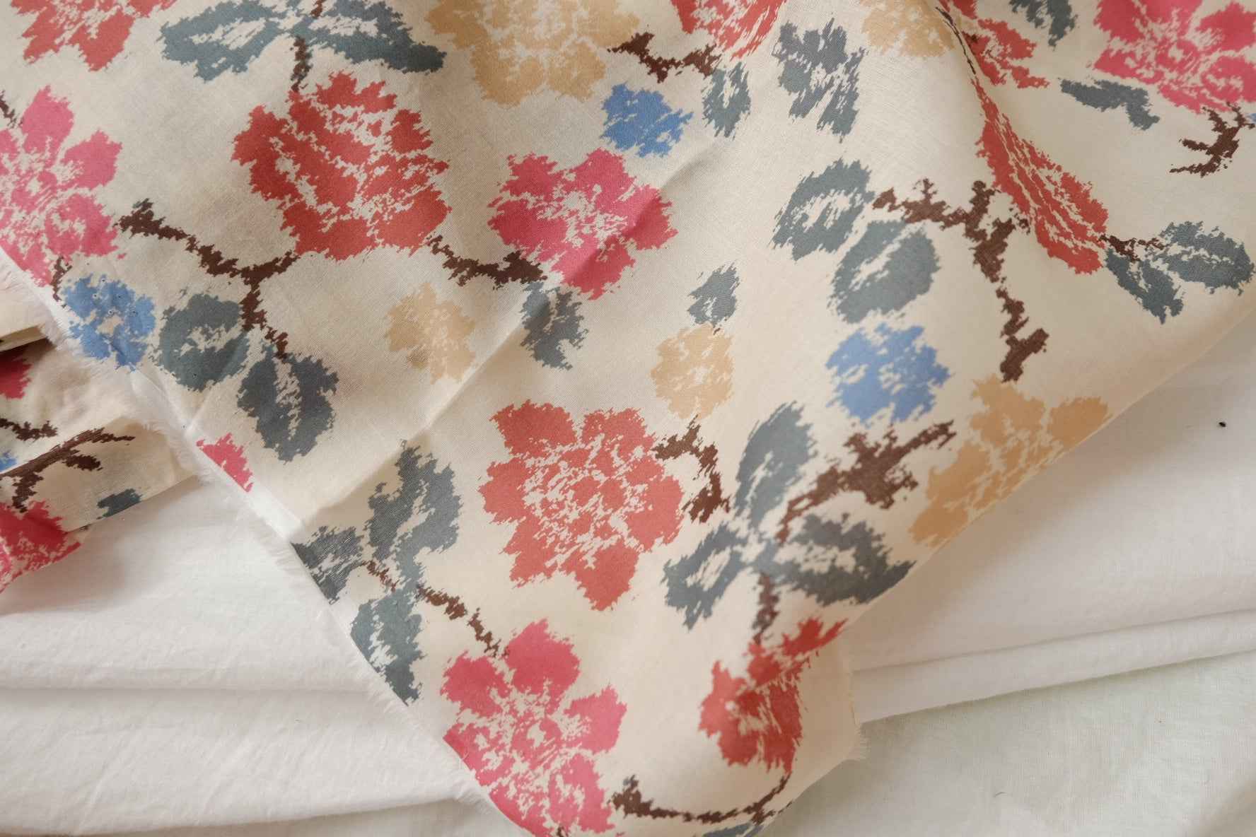 Vintage Floral Ultra-Light Cotton Fabric - 3.28 yd