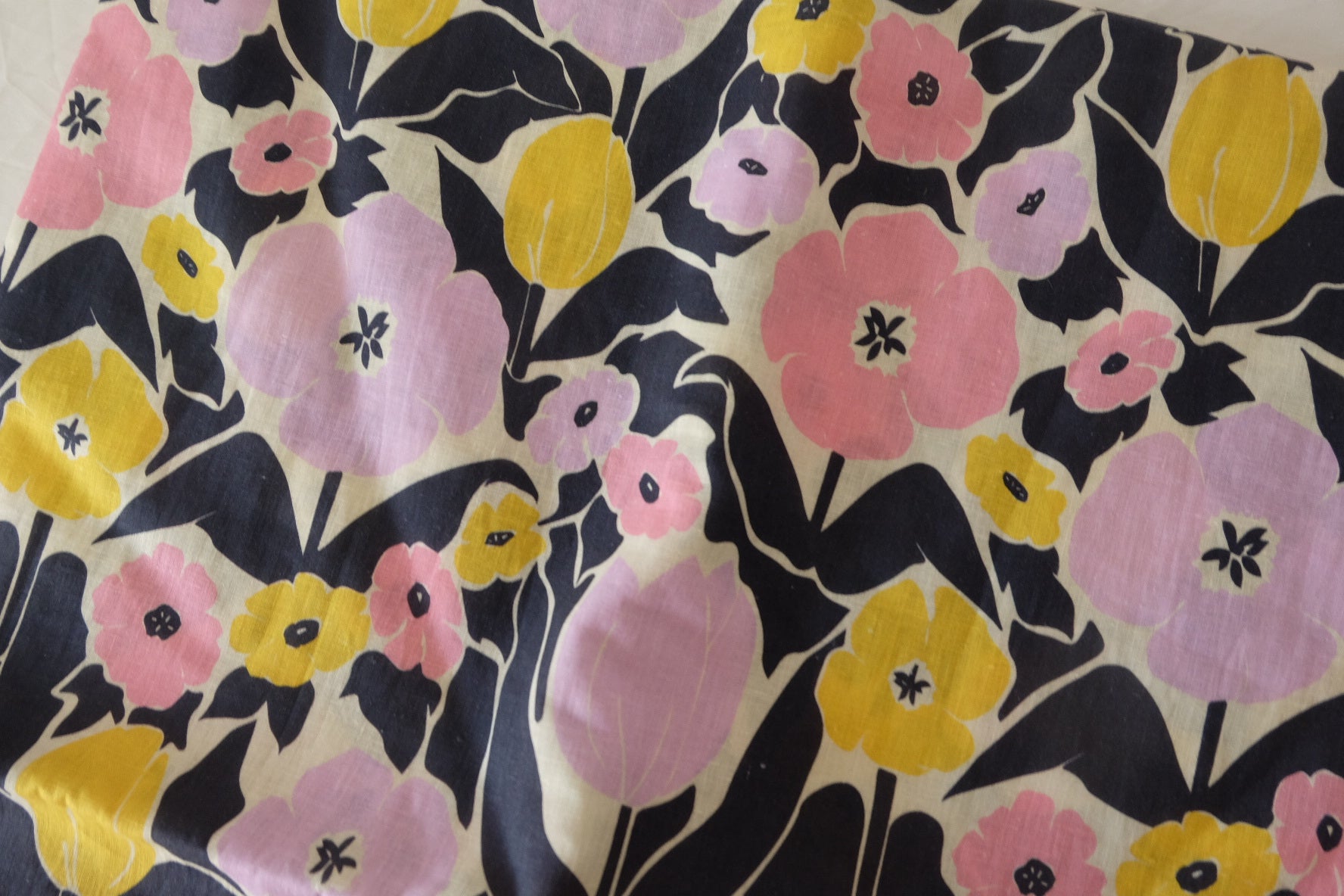 Retro Floral Pre-Shrunk Linen Cotton Blend — 1.64 yd