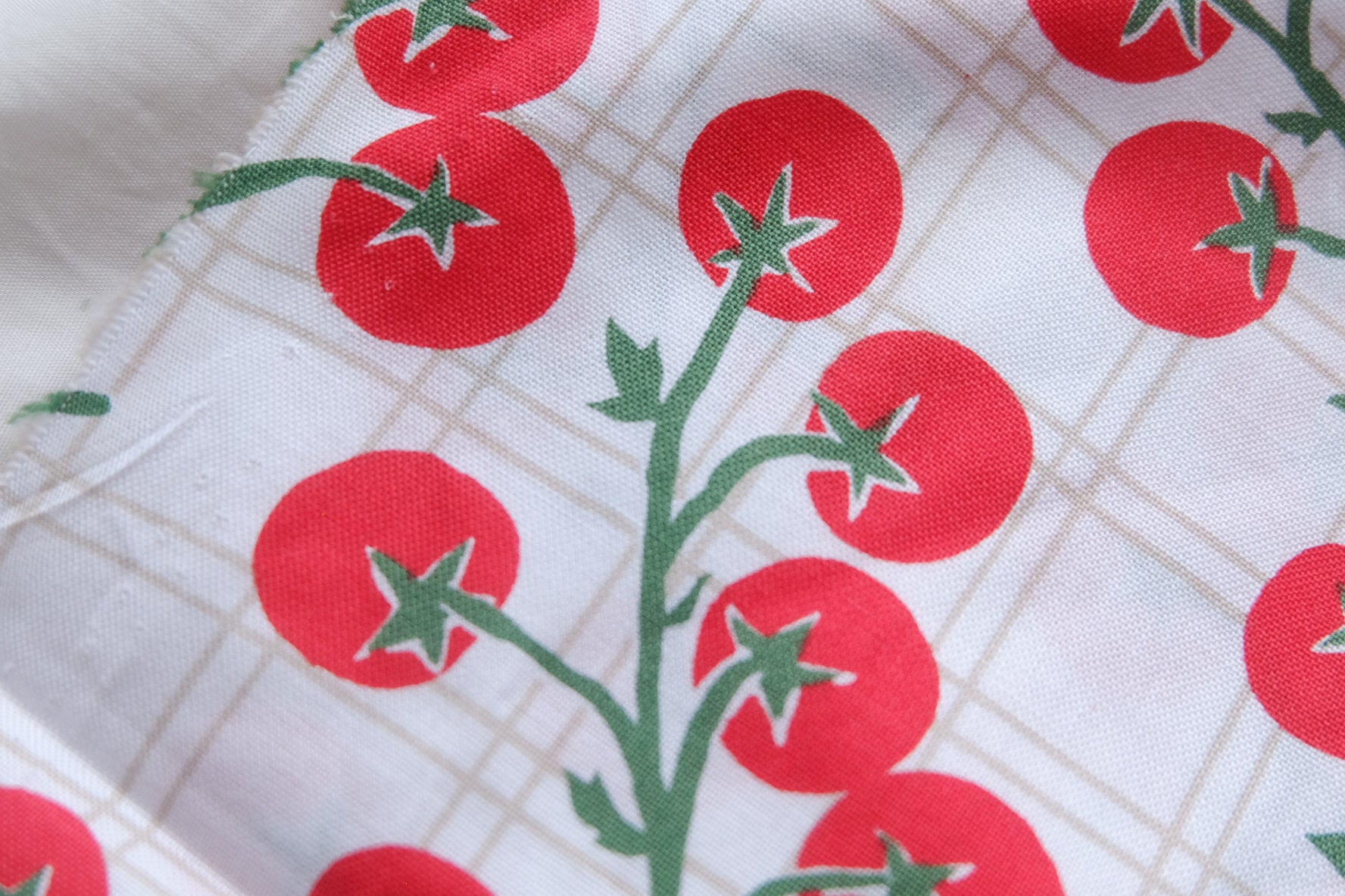 Tomato Vine Quilting Cotton – 2.5 yd