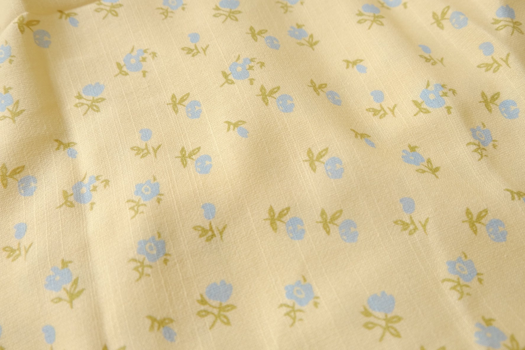 Soft Ditsy Floral Linen Blend, Slub Texture, 3.3Yards