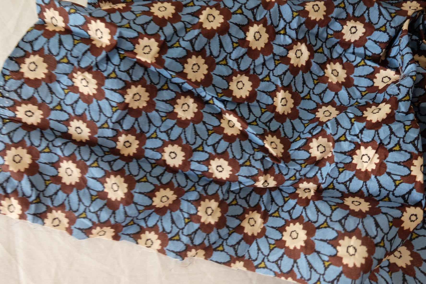 Retro Geometric Floral Cotton Poplin Fabric – 3.3 yd