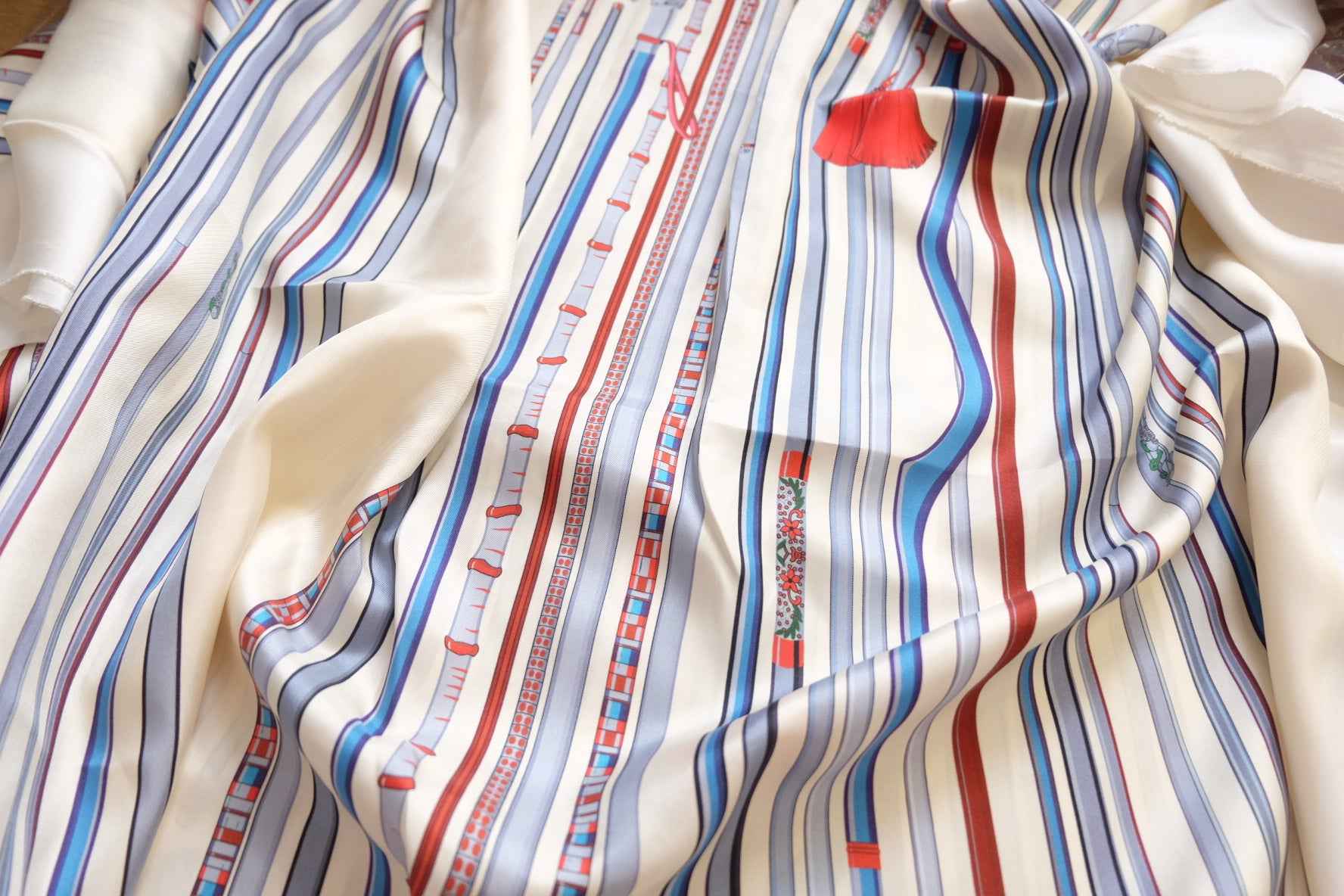 15 Momme Silk Twill Fabric with Vintage Scepter Print – Approx. 2 Yards - BUBBO