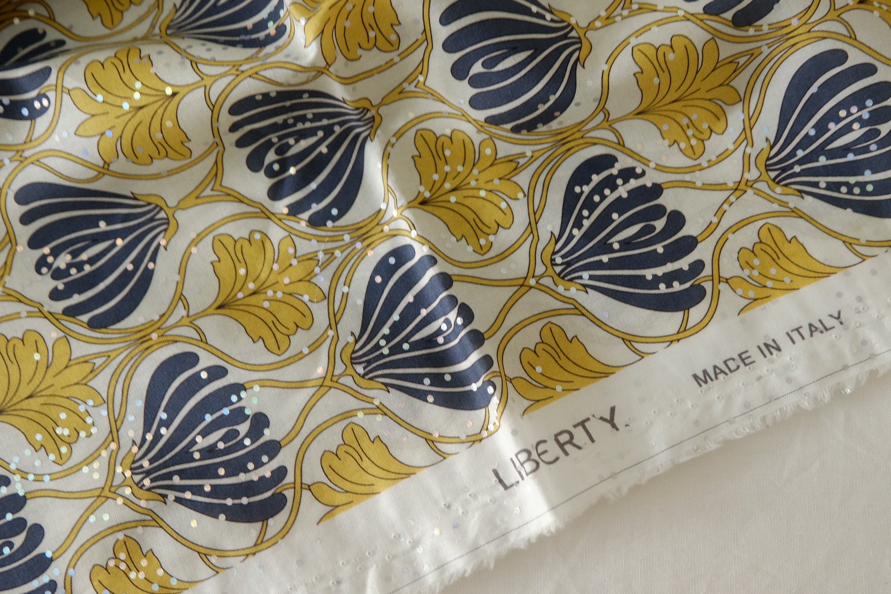 Metallic Ginkgo Cotton Lawn Fabric – 3.2 yd