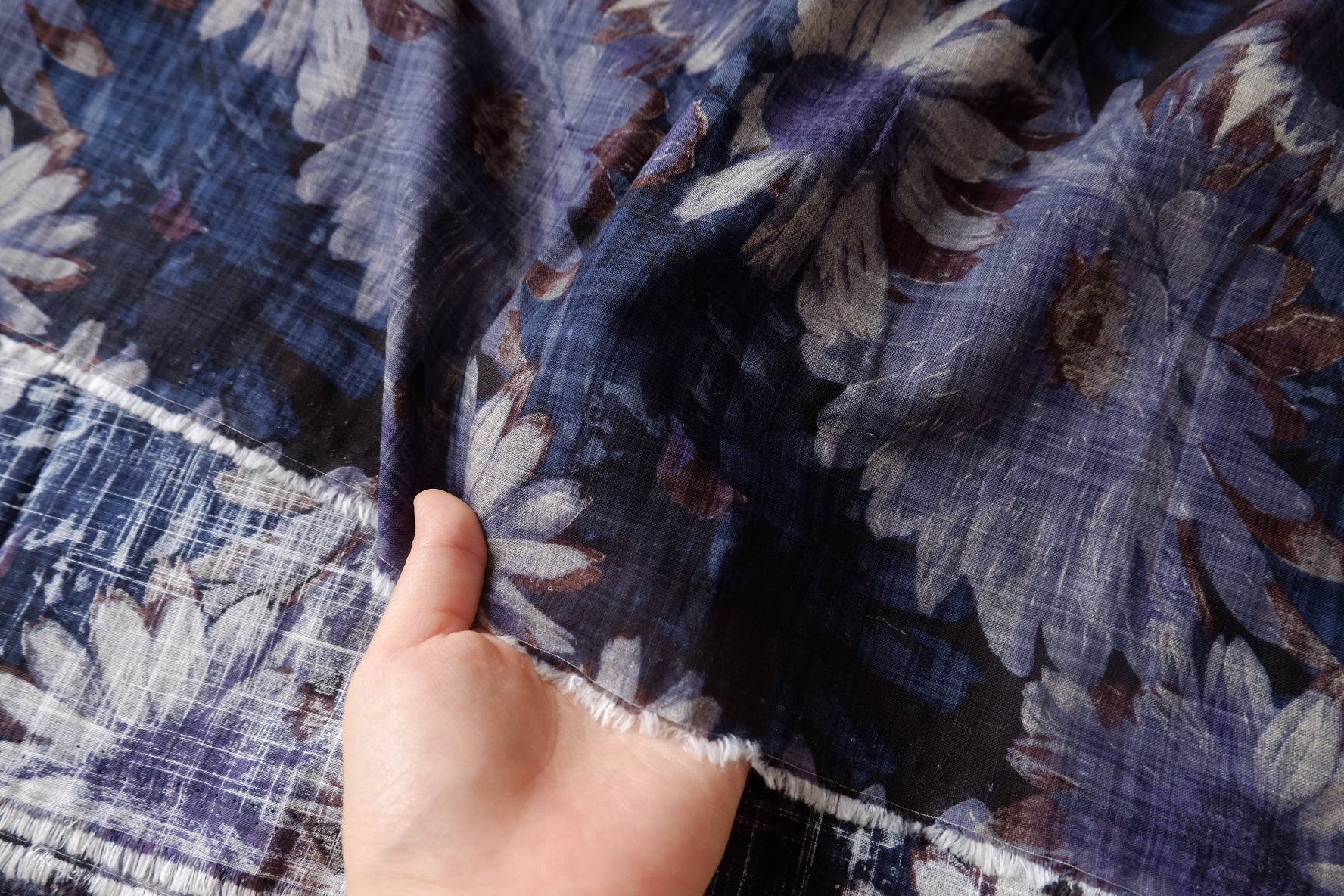 Quiet Blue Daisy Cotton Linen Fabric - 1.64 yd