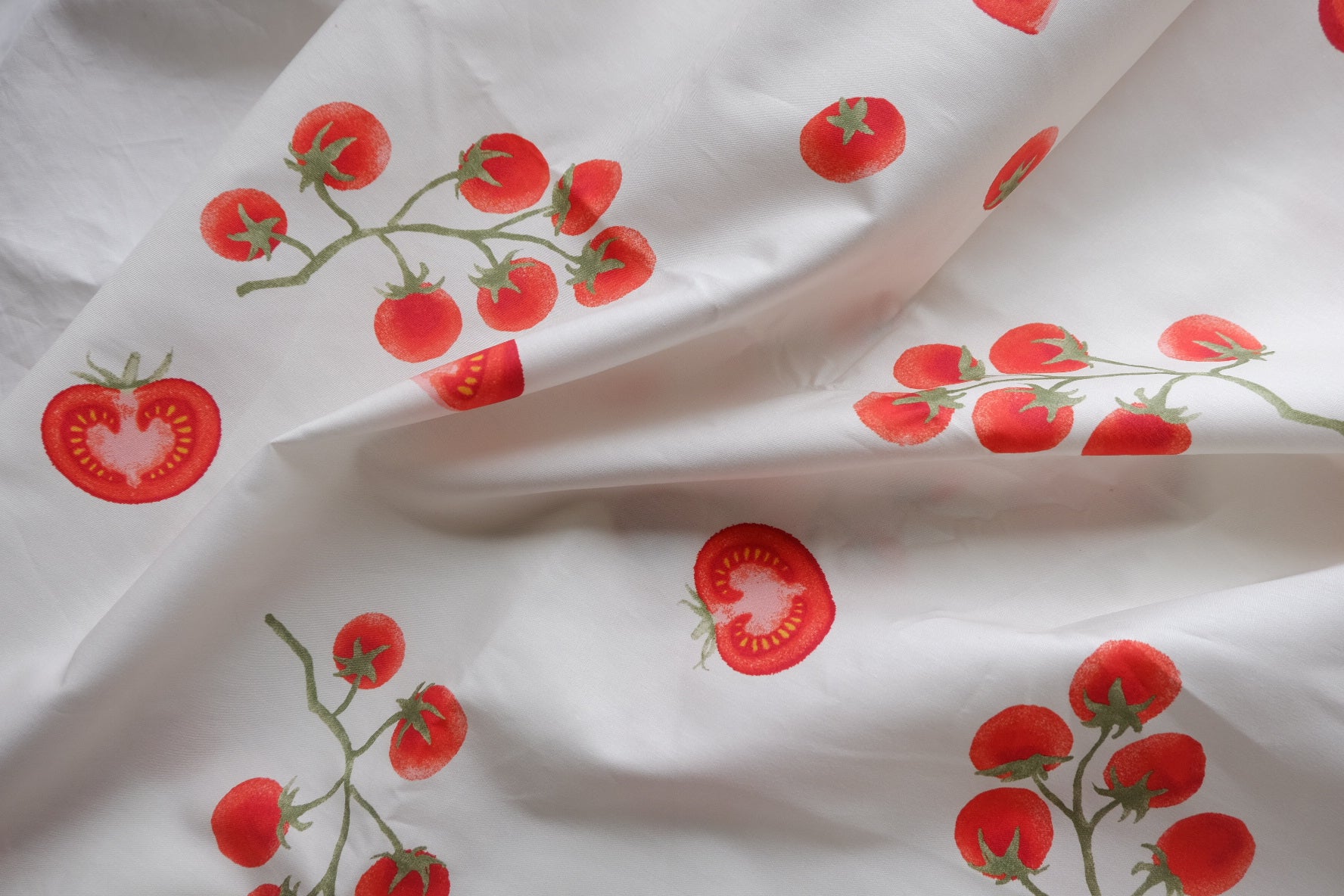 Tomato Print High-Density Cotton Poplin – 2.2 yd / 1.6 yd