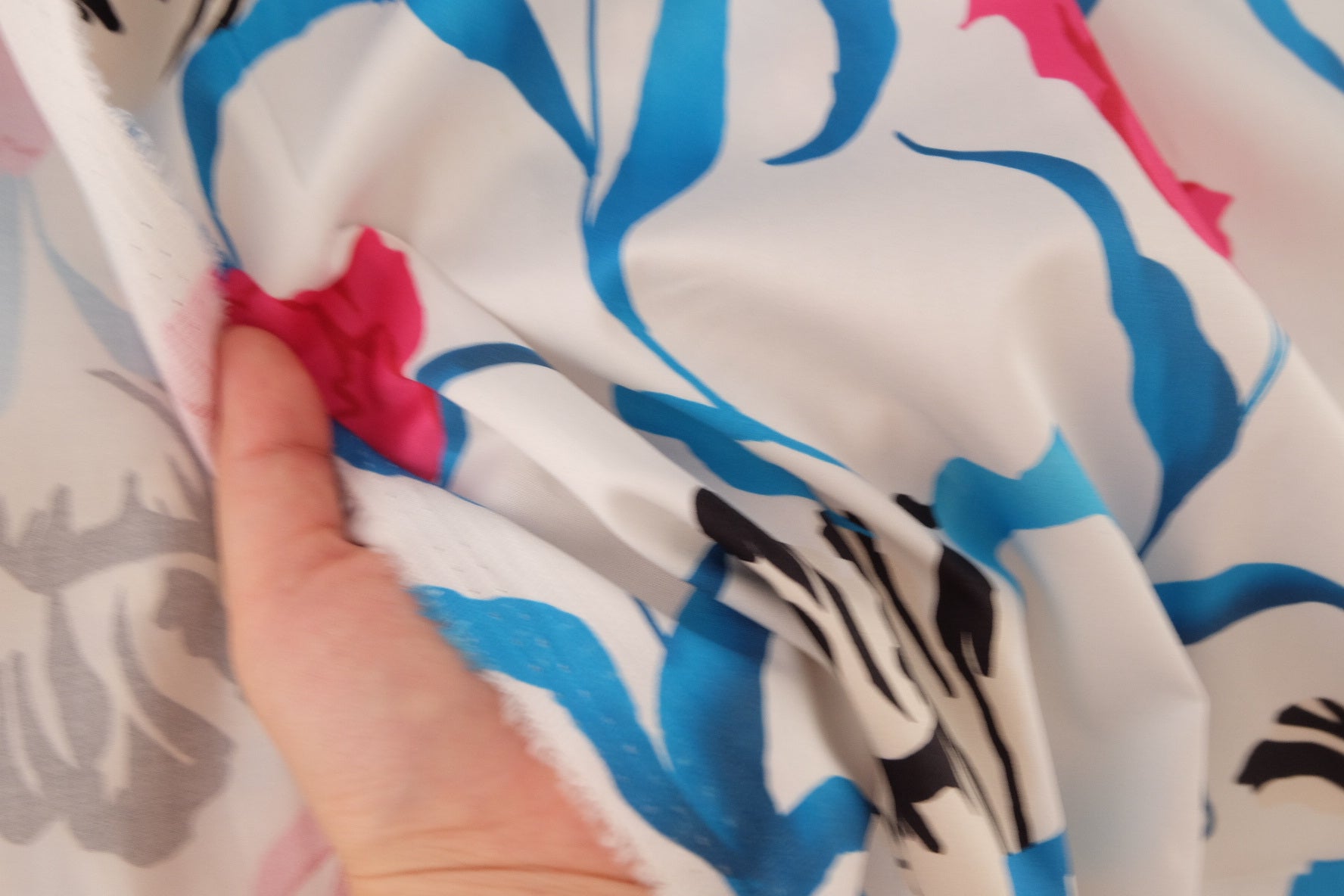 Bold Floral Cotton Sateen – 3.3 yd
