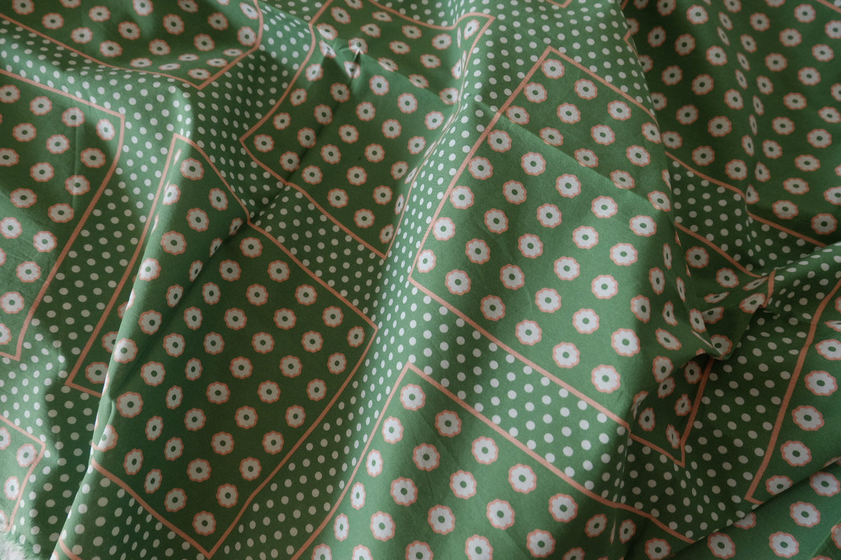 Green Daisy Patchwork – Vintage Floral Cotton Fabric – 2.19 yd