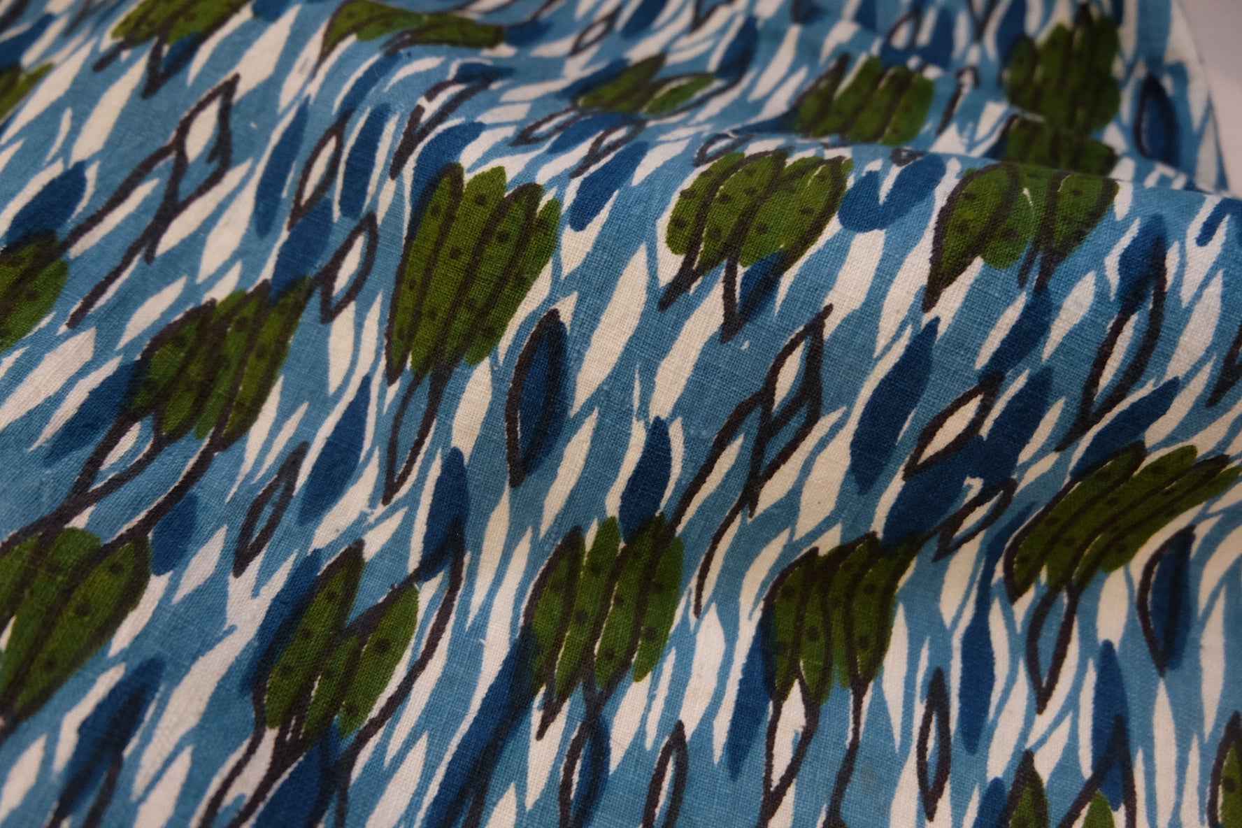 1960s Printed Tǔbù: 'Aqua Foliate' Archival Textile 1.6m - BUBBO