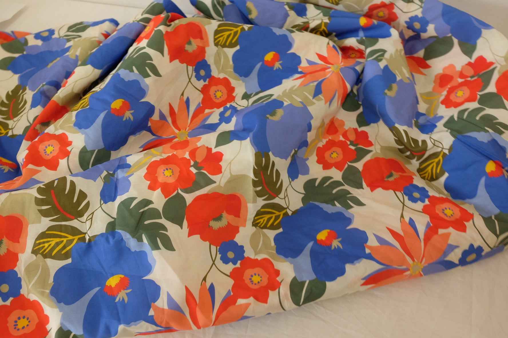 Retro Tropical Floral Cotton Lawn Dress Fabric – 3.1 yd