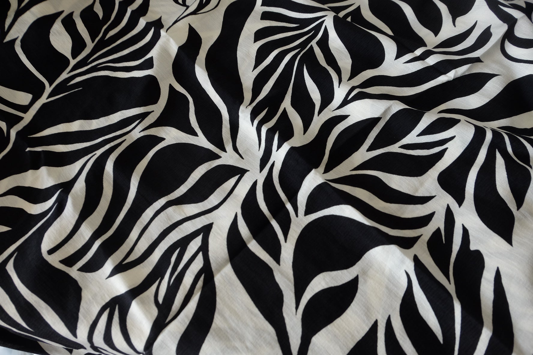 Black & White Abstract Leaf Tencel Cotton Fabric – 3.3 yd