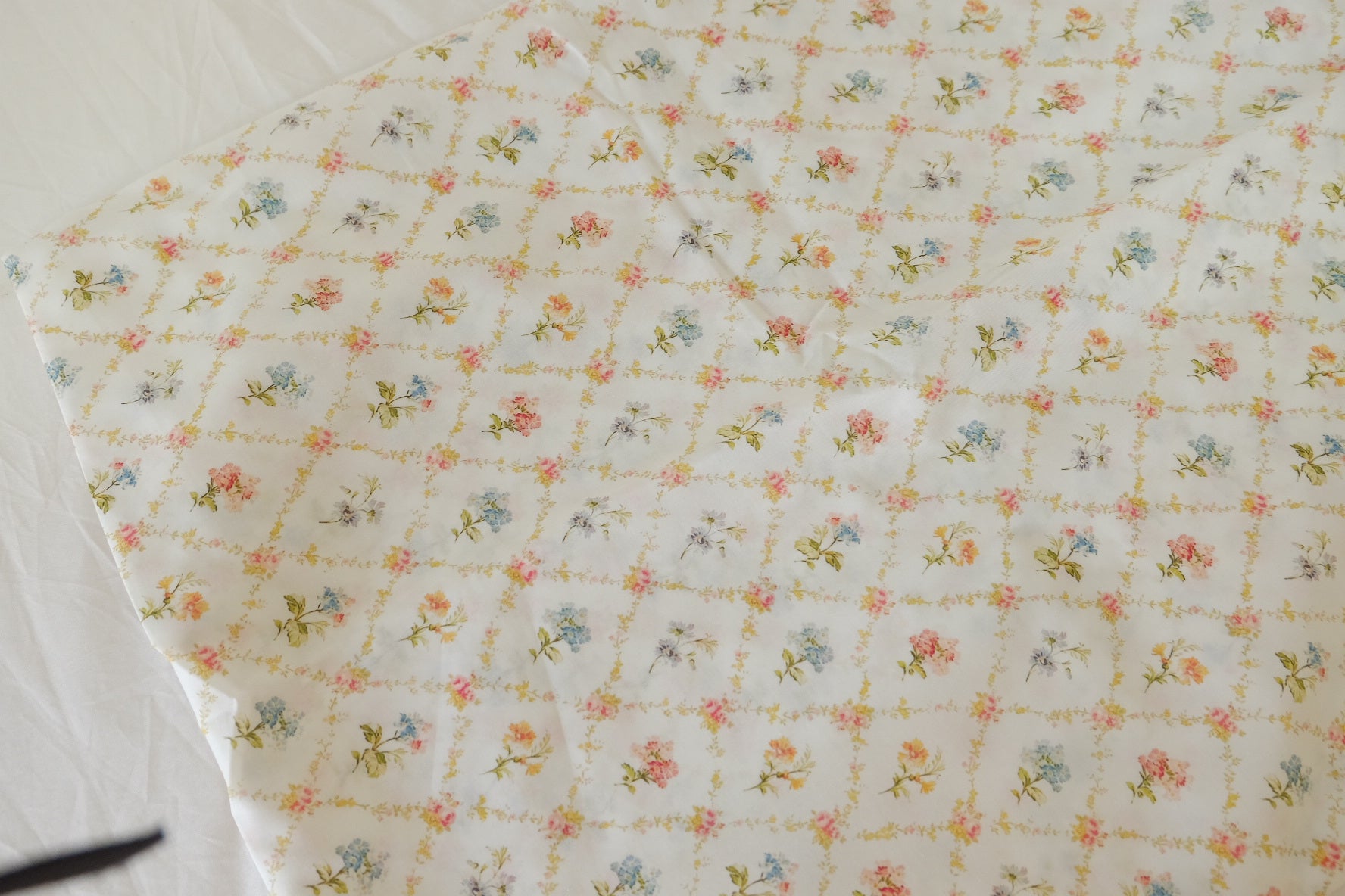 Floral Lattice Cotton Lawn Fabric – Soft Vintage Garden Print (2.7 yd Cut)