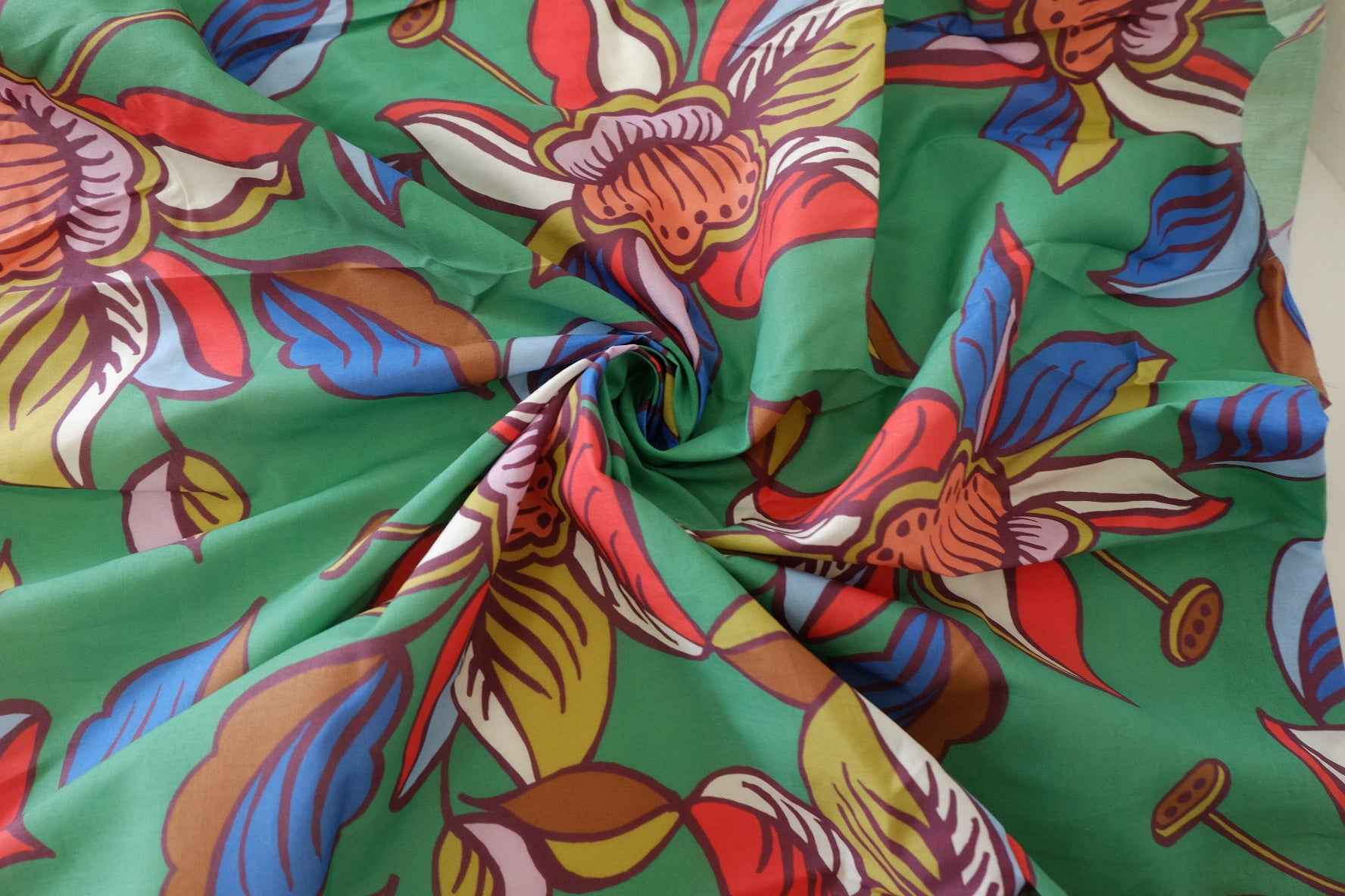 Bold Tropical Floral Lightweight Poplin Fabric – 3.3 yd